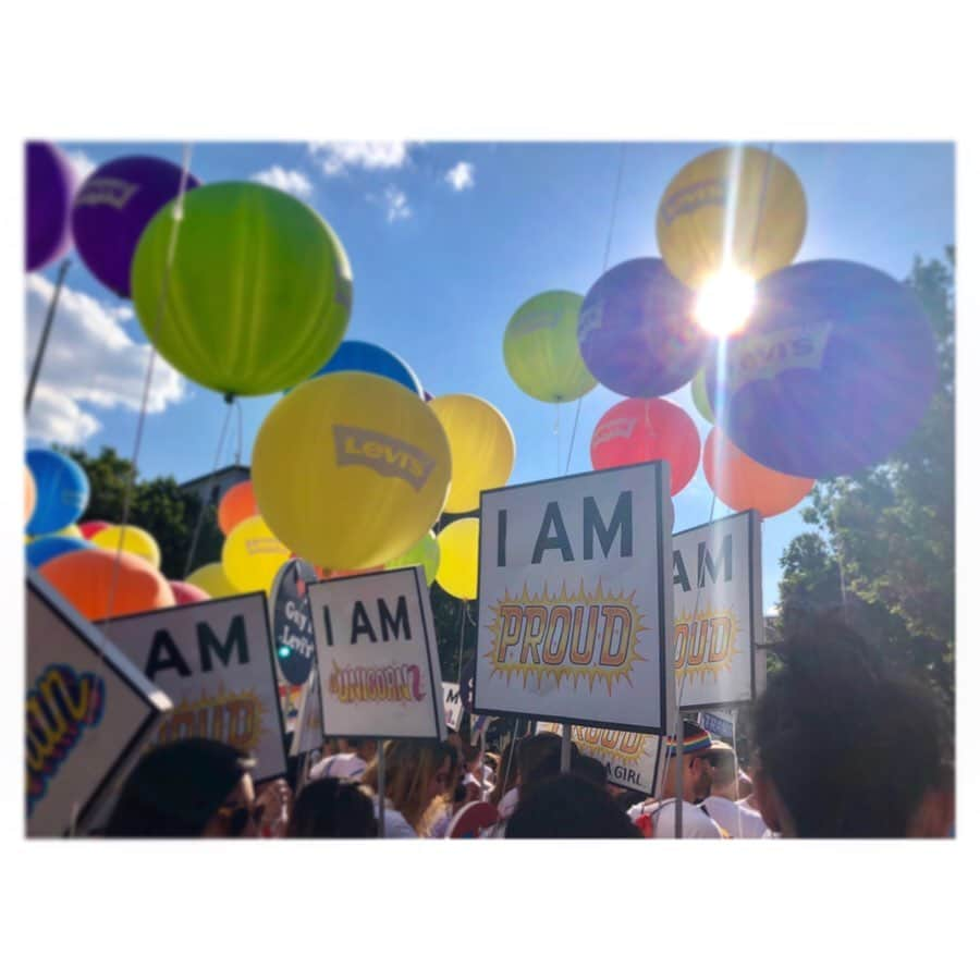 シャンテル・ヴァンサンテンさんのインスタグラム写真 - (シャンテル・ヴァンサンテンInstagram)「Pride. Proud. LOVE IS LOVE. Showing my support always. 🌈 ❤️ 💜」6月10日 0時11分 - therealshantel