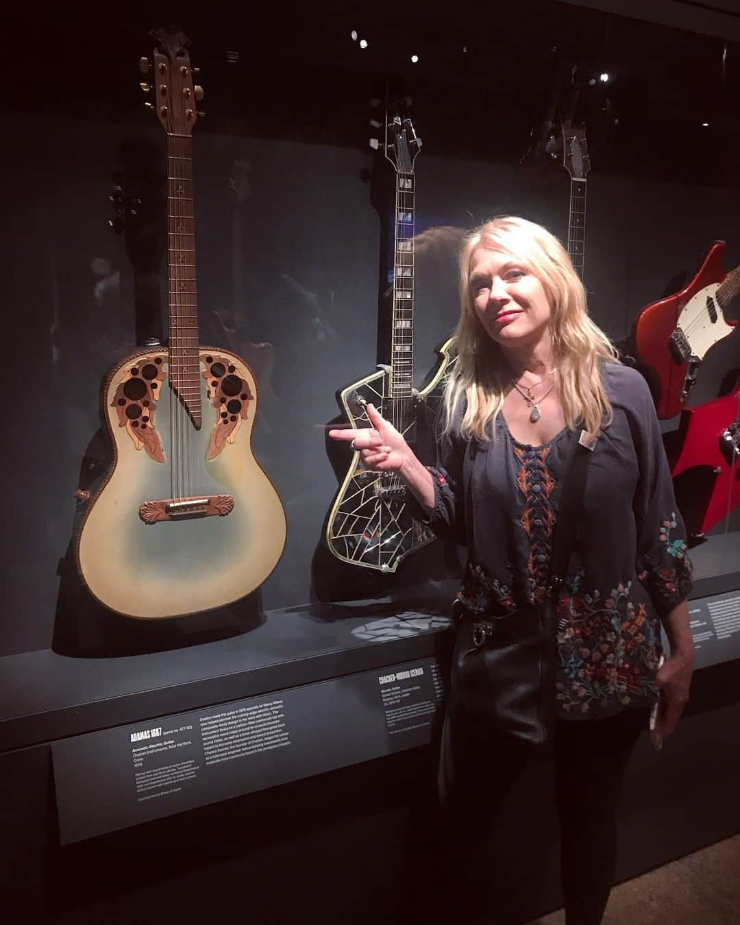 メトロポリタン美術館さんのインスタグラム写真 - (メトロポリタン美術館Instagram)「A rockstar and her instrument 🎸✨ Huge thank you to the amazing @NancyWilson for visiting us at the Museum! And for allowing us to showcase her incredible 1978 Adamas 1687-7 guitar in “Play It Loud: Instruments of Rock and Roll.” #MetRockandRoll」6月10日 0時11分 - metmuseum