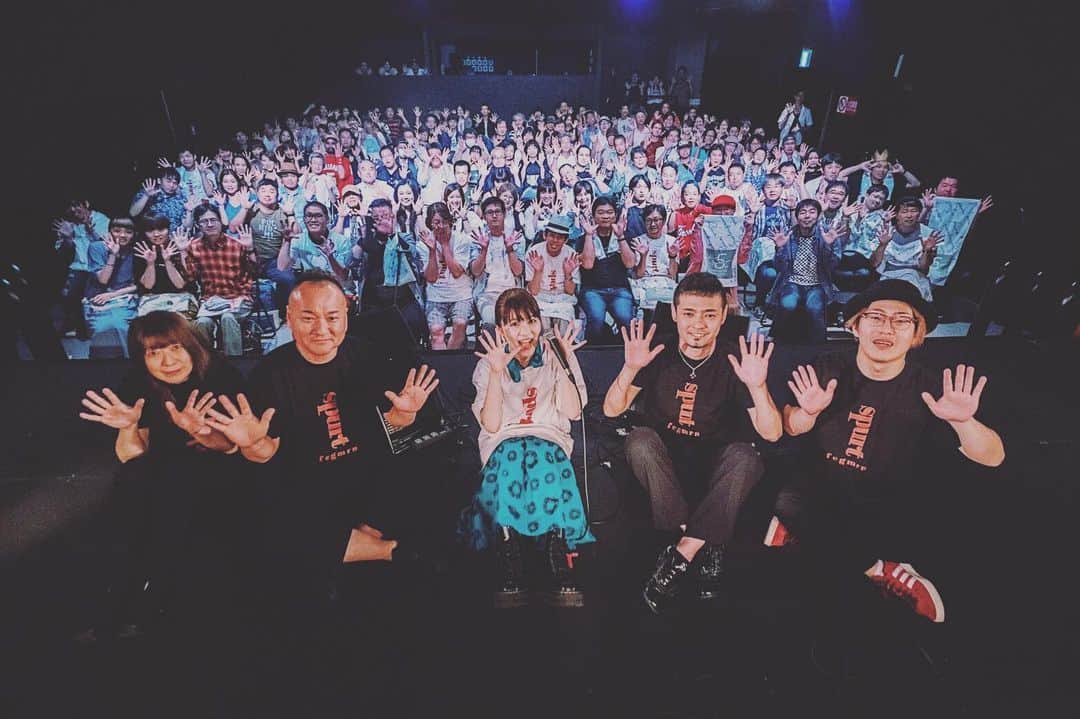 渕上里奈のインスタグラム：「⁑ 「5」 ありがとうございました ✨！！ アンケート読みながら泣きそうです 。 ここまでやってきて ほんとうによかったって 心から思ってます。 全部皆さんのおかげです 。 ほんとうに ありがとうございました 。 あ 〜〜幸せ 。  また 、 ここから やるぞ ！！！！！」