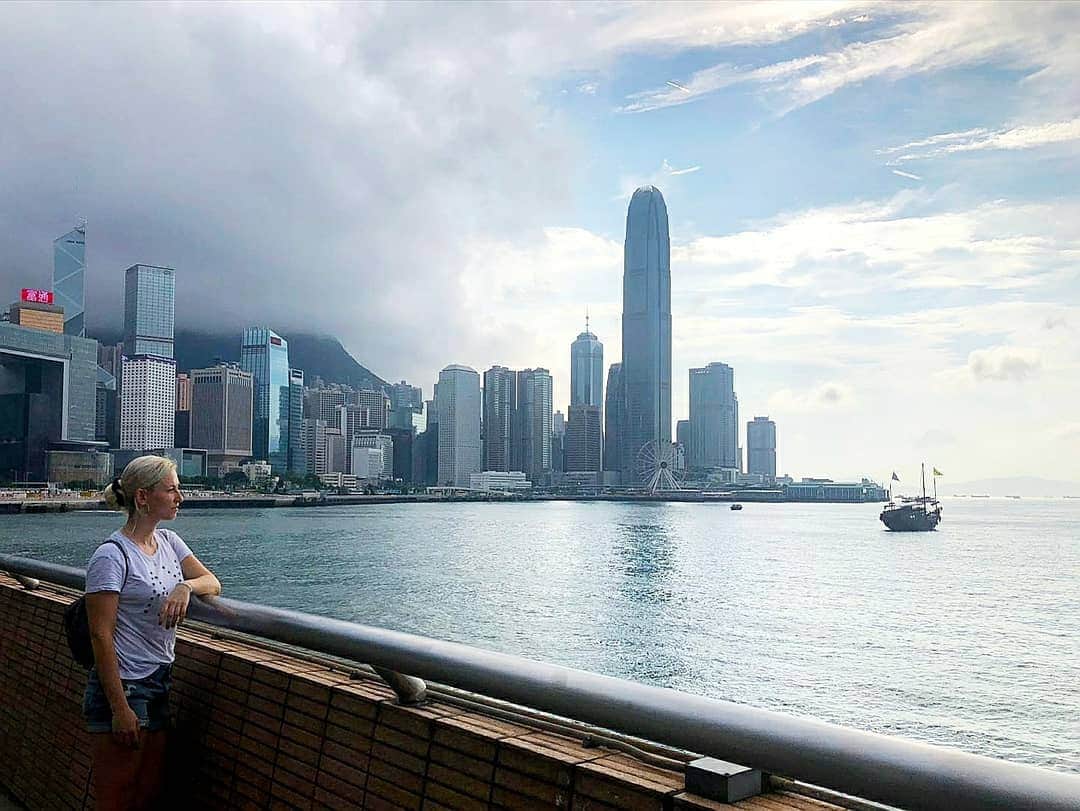 ガリア・ドボラクのインスタグラム：「Different locations but everywhere spectacular views ❤🇭🇰 (thnx to all my photographers 😁😘)」