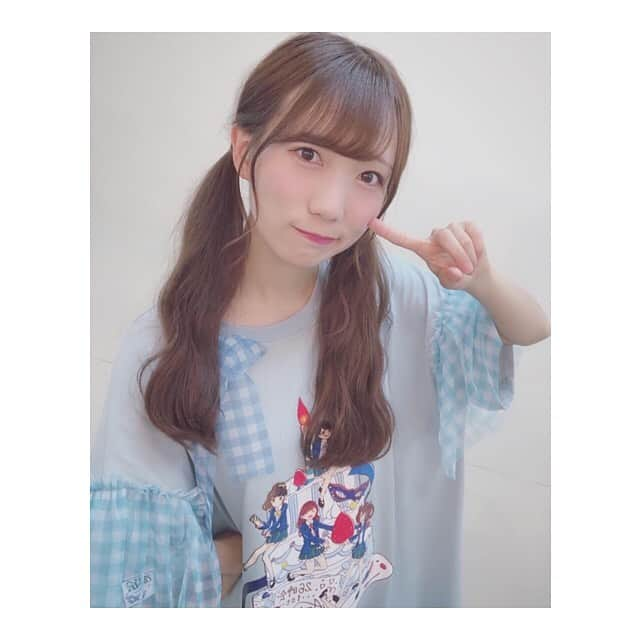 江嶋綾恵梨さんのインスタグラム写真 - (江嶋綾恵梨Instagram)「1st anniversary。﻿﻿ ﻿﻿ 26時会、1周年おめでとう🎂﻿﻿ 限定の来栖イラストTシャツ☺︎﻿﻿ 可愛くリメイクしてもろたよ、嬉しいな♡﻿﻿ ﻿ ビックサイズ、着られてる感すごいけど﻿ それもそれでご愛嬌🐱🧡ふふ ﻿﻿ #ニジマス #anniversary #えじカメラ #オールドレンズ #📸」6月10日 0時20分 - aeringoooo