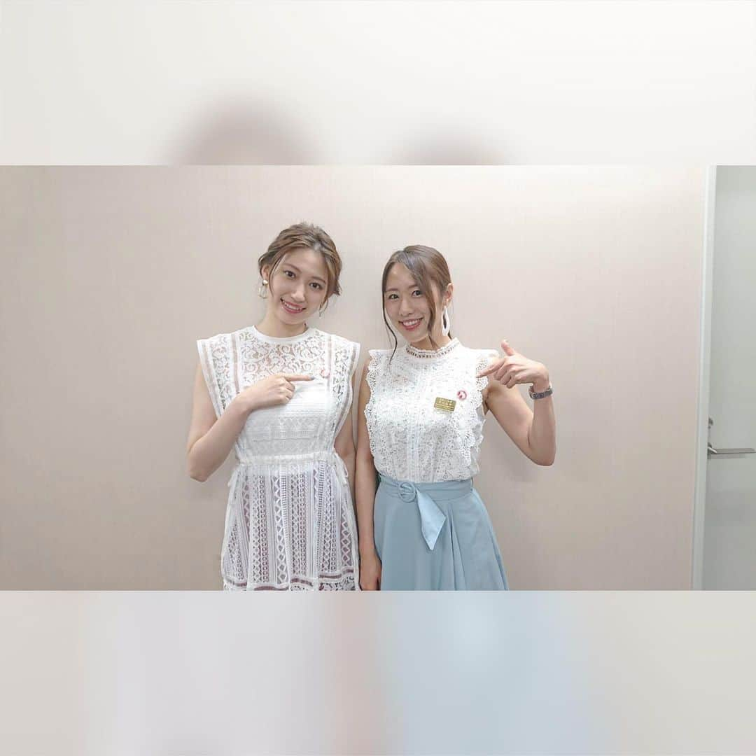 守永真彩さんのインスタグラム写真 - (守永真彩Instagram)「. . 女優の大野いとさん💓 コンシェルジュバッジをつけて出演していただきました😊️✨ . . とても透明感あって、物腰も柔らかくて、素敵な方でしたよ✨ グリーンチャンネル CMキャラクターとしてこれから競馬のお仕事入ってくるでしょうし、またご一緒できたら嬉しいなぁ☺️💓 . . それにしても、衣装がにすぎててお揃いにしたみたいでした😂️ それも嬉しかったです💓 . . ｟今日の衣装｠ トップスは @tocco_closet ❤️ レースが繊細かつふんだんに使われてて、華やかでクラシカルな雰囲気のあるトップス。今度JAZZ LIVEでも着たいなぁ♪ 色々着まわしきくので着すぎちゃいそう😂✨ ほんっっとにおススメです！ . . #大野いと さん #女優 さん #アナウンサー #JRA #競馬 #東京競馬場 #umajo #衣装 #トップス #toccocloset #スカート  #apuweiserriche  #💃🏼」6月10日 0時24分 - maayamorinaga