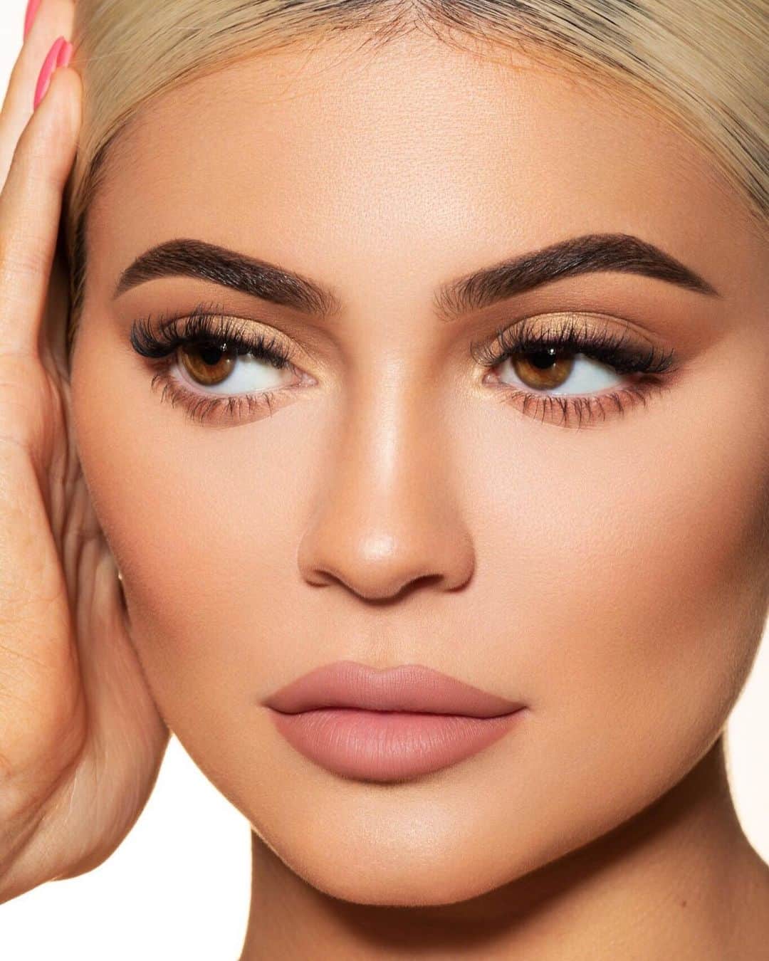 Kylie Cosmeticsさんのインスタグラム写真 - (Kylie CosmeticsInstagram)「KYLIE lip kit 💋 available at all @ultabeauty stores TODAY with Bronzers, Blushes, Kylighters and select High Glosses ✨」6月10日 0時29分 - kyliecosmetics