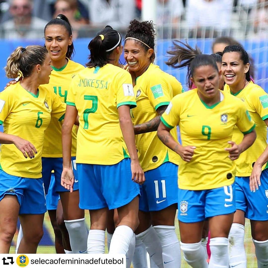 サッカー ブラジル代表チームさんのインスタグラム写真 - (サッカー ブラジル代表チームInstagram)「Que estreia! Parabéns, meninas! 👏👏👊👊 #repost @selecaofemininadefutebol ・・・ VITÓRIA NA ESTREIA! ⠀ As #GuerreirasdoBrasil começaram bem na Copa do Mundo! 3 a 0, com todos os gols marcados pela artilheira Cristiane. Quinta-feira tem mais! ⠀ 🇧🇷 3 x 0 🇯🇲 ⠀ Fotos: FIFA / GettyImages」6月10日 0時32分 - cbf_futebol