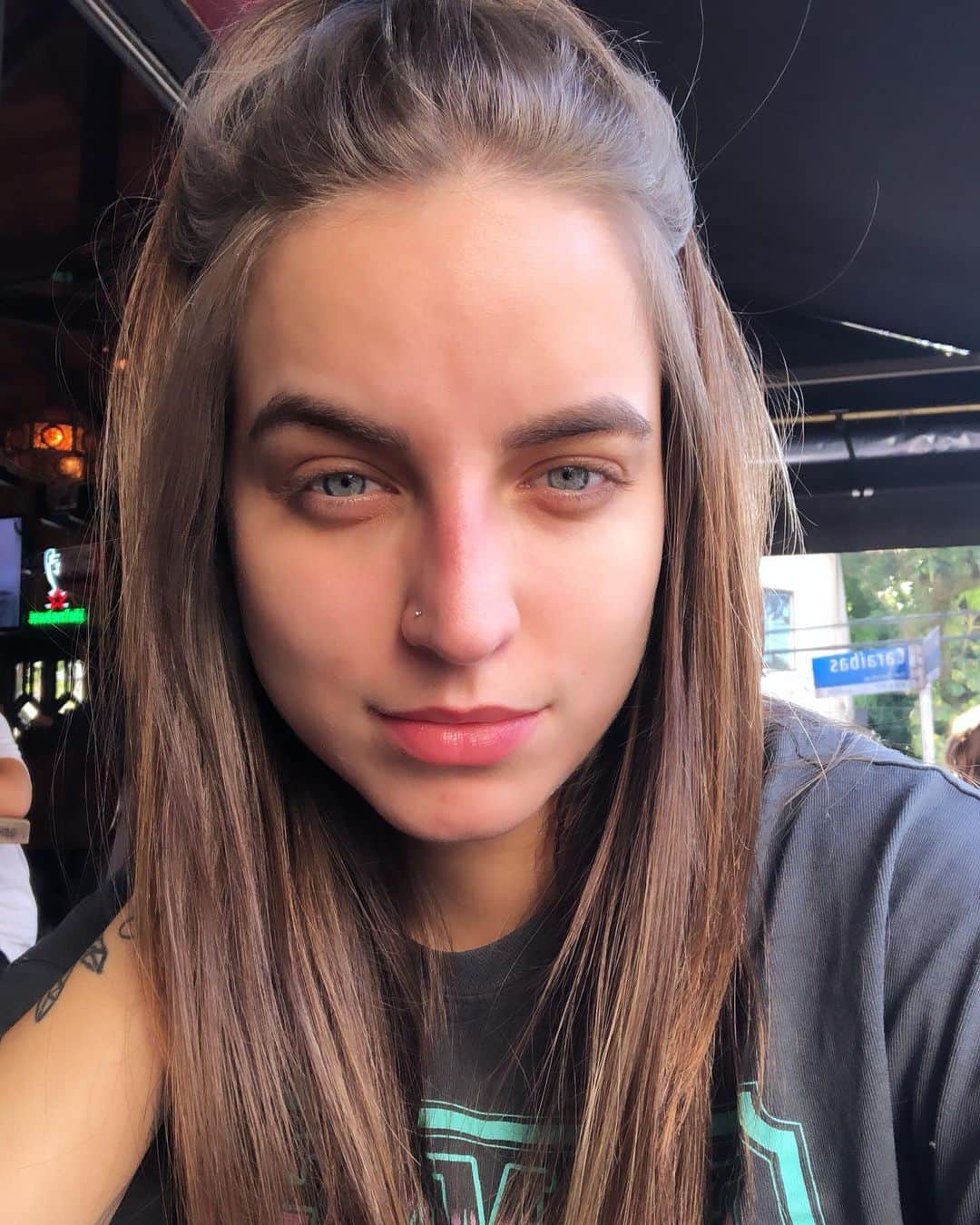 Bruna Unzuetaのインスタグラム：「😐」