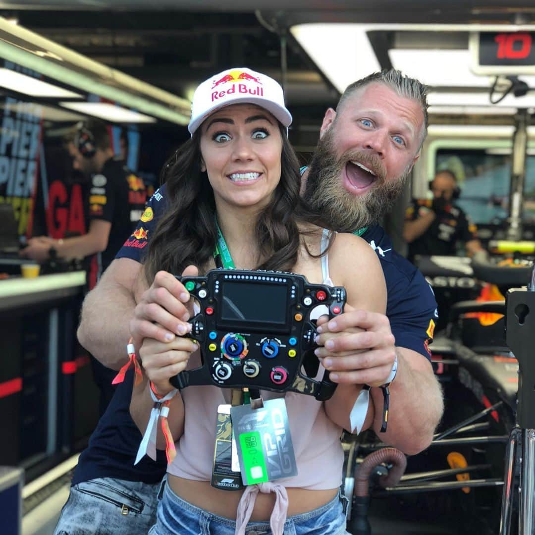 Camille Leblanc-Bazinetさんのインスタグラム写真 - (Camille Leblanc-BazinetInstagram)「@pierregasly isn’t feeling good today and they ask me to sub in 🤣🤪⭐️ “ Learning how to play real life Mario kart minus the banana 🍌⭐️ @redbull @redbullracing #grandprix #formule1 #montrealf1 #gillesvilleneuve #illdomybest #imsorry #cutest #notfastest」6月10日 0時36分 - camillelbaz