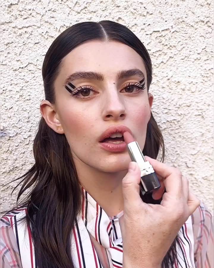 JO BAKERのインスタグラム：「D I A N A • S I L V E R S  Inspired by LA #pride and #equality for all I created this double dash statement liner for #dianasilvers who was heading out to the @conservationorg @elleusa event yesterday!! Style @chloehartstein @thombrowneny  Cool ass hair @renatocampora (you should see the back!!! See in stories)  Makeup by me #jobakermakeupartist Using a lovely matte nude @diormakeup tone on the lips!! (Color name to be added) ————————————>>>>💜❤️💘🧡💛💚💙🖤☮️☯️ #onelove #equality #pride」