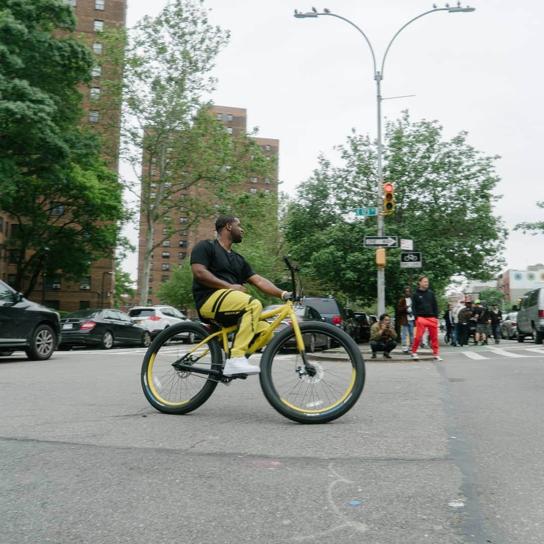 HYPEBEASTさんのインスタグラム写真 - (HYPEBEASTInstagram)「#hypelife: @asapferg and @redlinebicycles unveil a limited edition RL 275 bike and merch. The bike features A$AP Ferg x Redline branding and a unique Pantone 394 fade to Matte Black finish. You can pick up the bike and merch on June 14. Photo: @redlinebicycles」6月10日 0時44分 - hypebeast