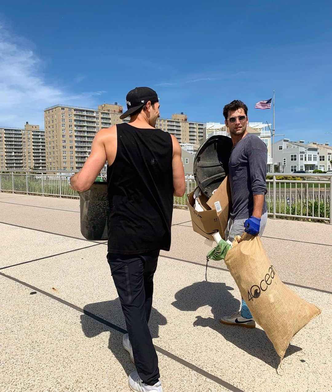 ショーン・オプリーさんのインスタグラム写真 - (ショーン・オプリーInstagram)「Todays beach cleanup with @4ocean. Thanks for joining @freddiereadhead @agelraya and 📸@cpxnyc #worldoceansday」6月10日 0時46分 - seanopry55