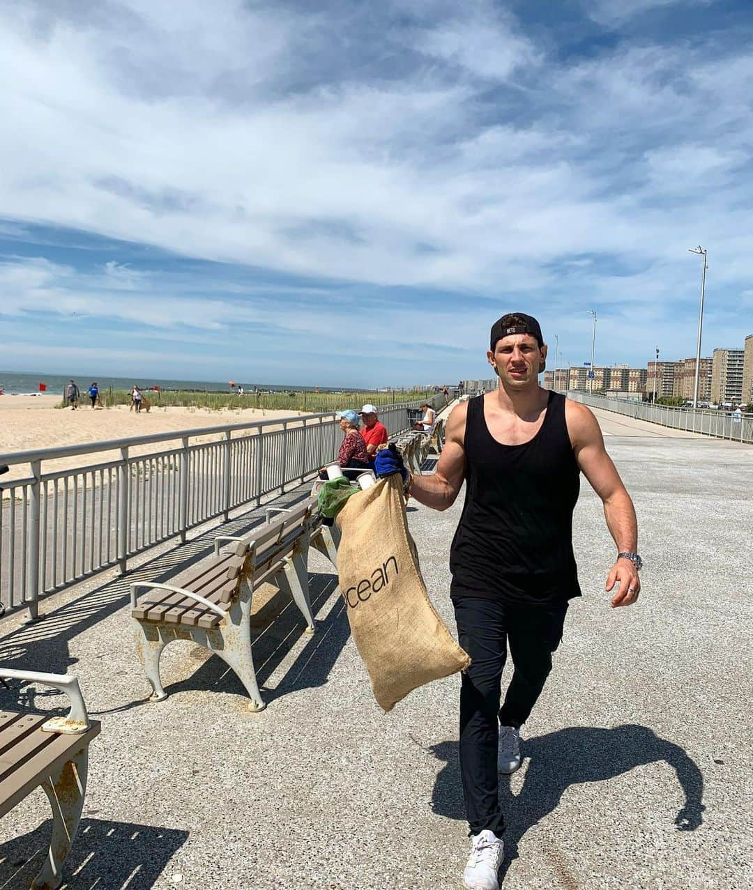 ショーン・オプリーさんのインスタグラム写真 - (ショーン・オプリーInstagram)「Todays beach cleanup with @4ocean. Thanks for joining @freddiereadhead @agelraya and 📸@cpxnyc #worldoceansday」6月10日 0時46分 - seanopry55