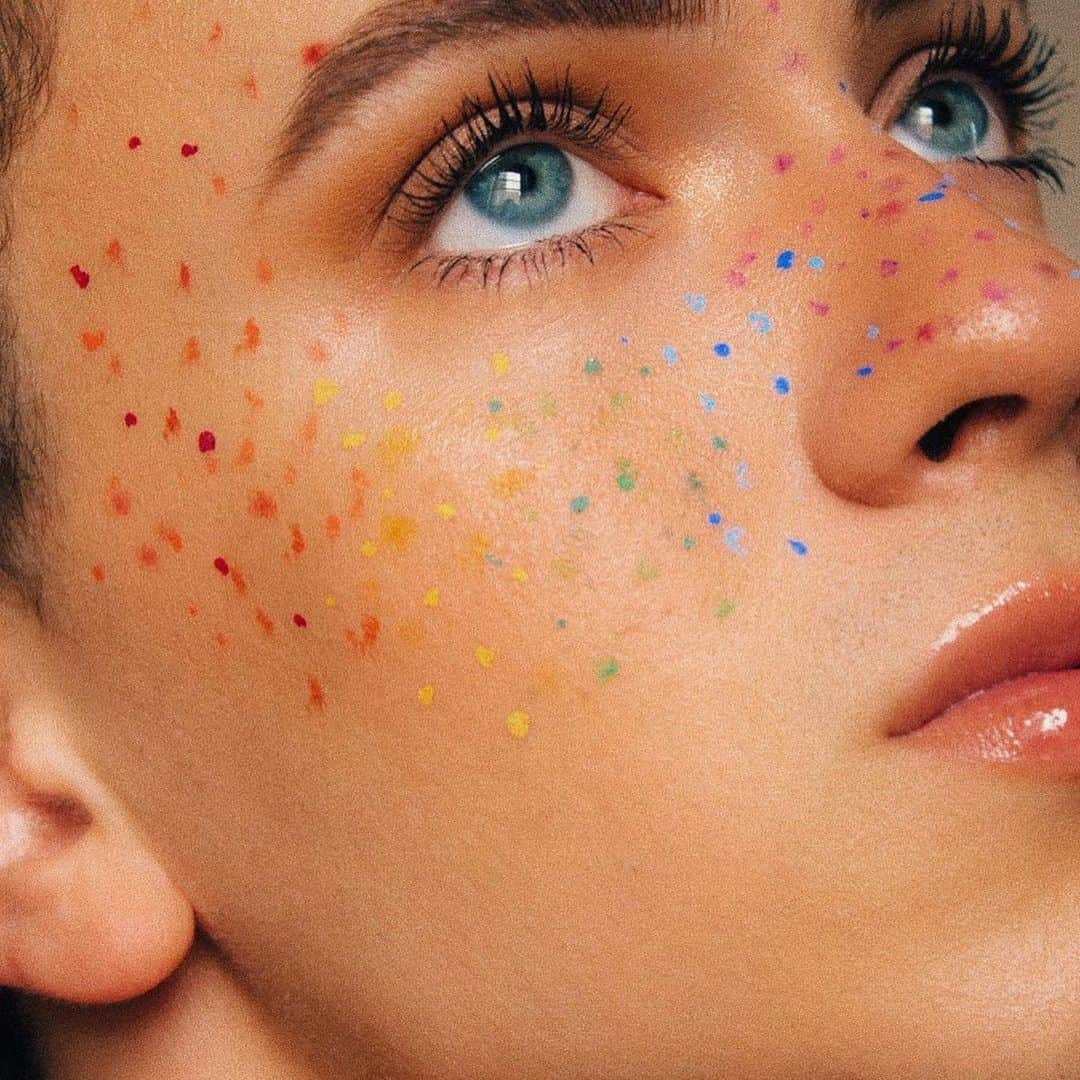 NYX Cosmeticsさんのインスタグラム写真 - (NYX CosmeticsInstagram)「Happy #LAPride! 🌈🌟 Feeling empowered by @mattxiv's moving masterpiece inspired by the Pride & Transgender Flags 🏳️‍🌈💕💙 He uses our Vivid Brights Creme Colors + Liners to create the look 💋 || #nyxcosmetics #nyxprofessionalmakeup #proudartistryforall」6月10日 0時51分 - nyxcosmetics