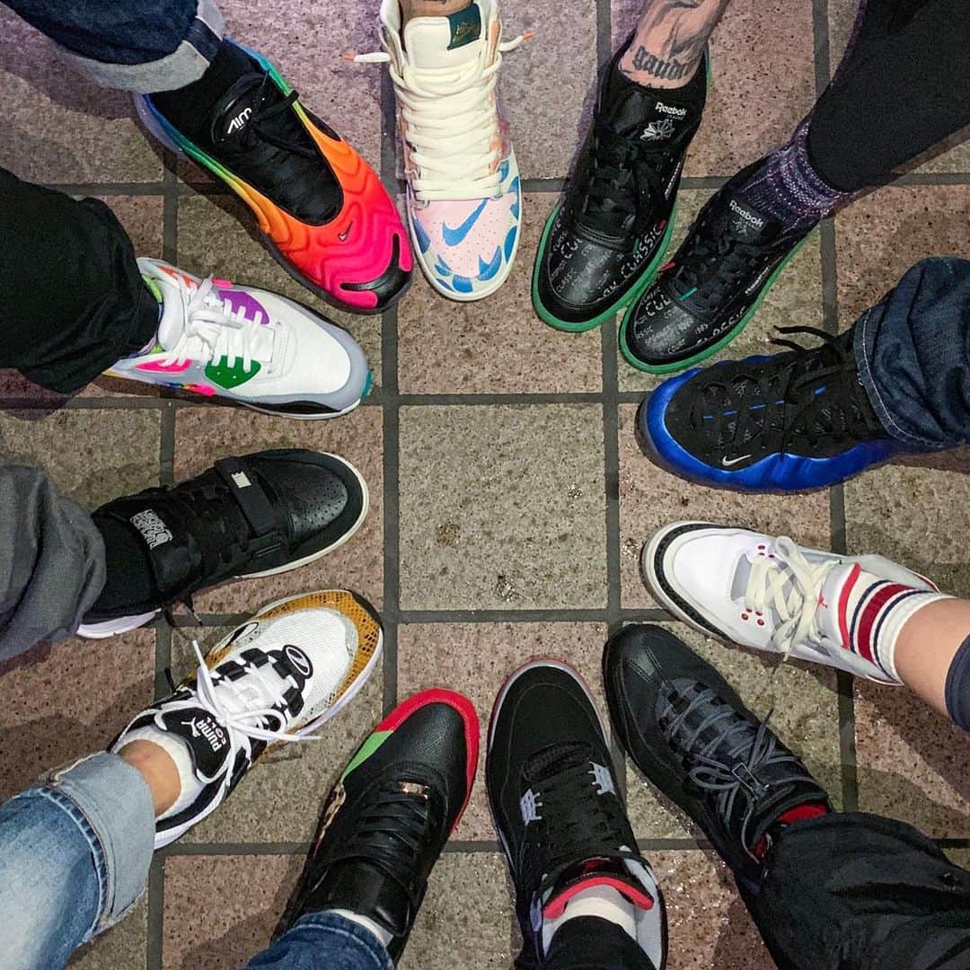 SneakerBox.jpのインスタグラム：「✨🎂✨ 今日はスニフェスメンバーの皆様にお祝い頂きました🙇 まさか自分だとは思わなかったので本気でビックリしました😅 皆さま本当にありがとうございます‼️‼️ パレス、ガツガツ履かせていただきます👟✨ #sneakerfes #sneaker4life  #sneakerwars  #sneakerbox #スニフェス #左足推進委員会 #kixsix」
