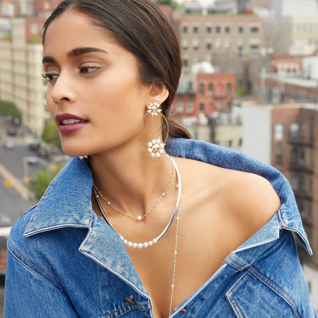 Saks Fifth Avenueさんのインスタグラム写真 - (Saks Fifth AvenueInstagram)「SUNDAY STUNNERS: Make your casual weekend look pop with the latest jewelry pieces from @rosantica_official, @mizukijewels and @majoricaofficial. #SaksRocks」6月10日 0時54分 - saks