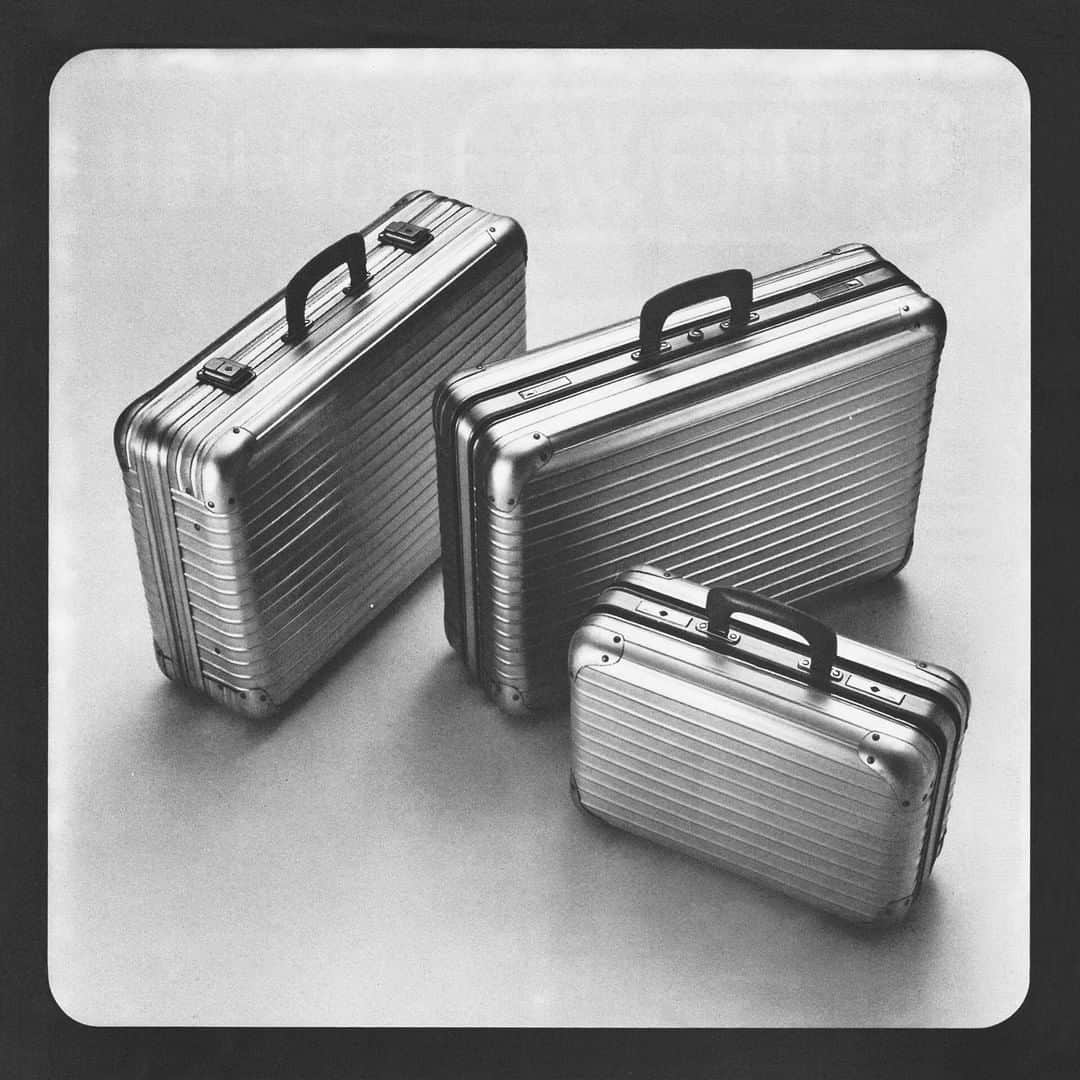 リモワさんのインスタグラム写真 - (リモワInstagram)「A 1978 grooved aluminium board case and pair of suitcases from the RIMOWA Archive in Cologne, Germany.  #RIMOWA #RIMOWAarchive」6月10日 1時00分 - rimowa