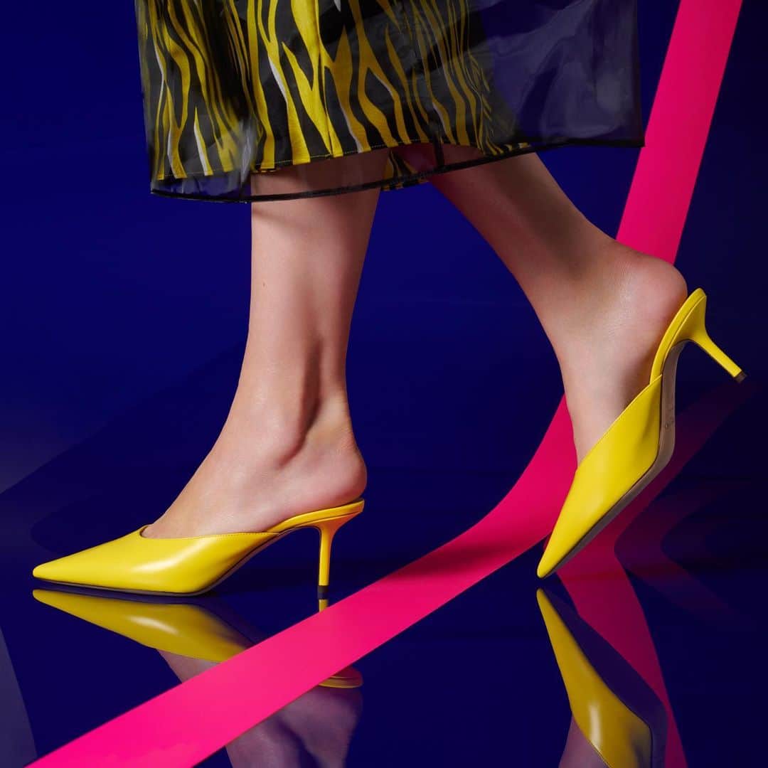 Jimmy Chooさんのインスタグラム写真 - (Jimmy ChooInstagram)「Expand your mule collection this season with RAV in daring yellow leather #JimmyChoo」6月10日 1時01分 - jimmychoo