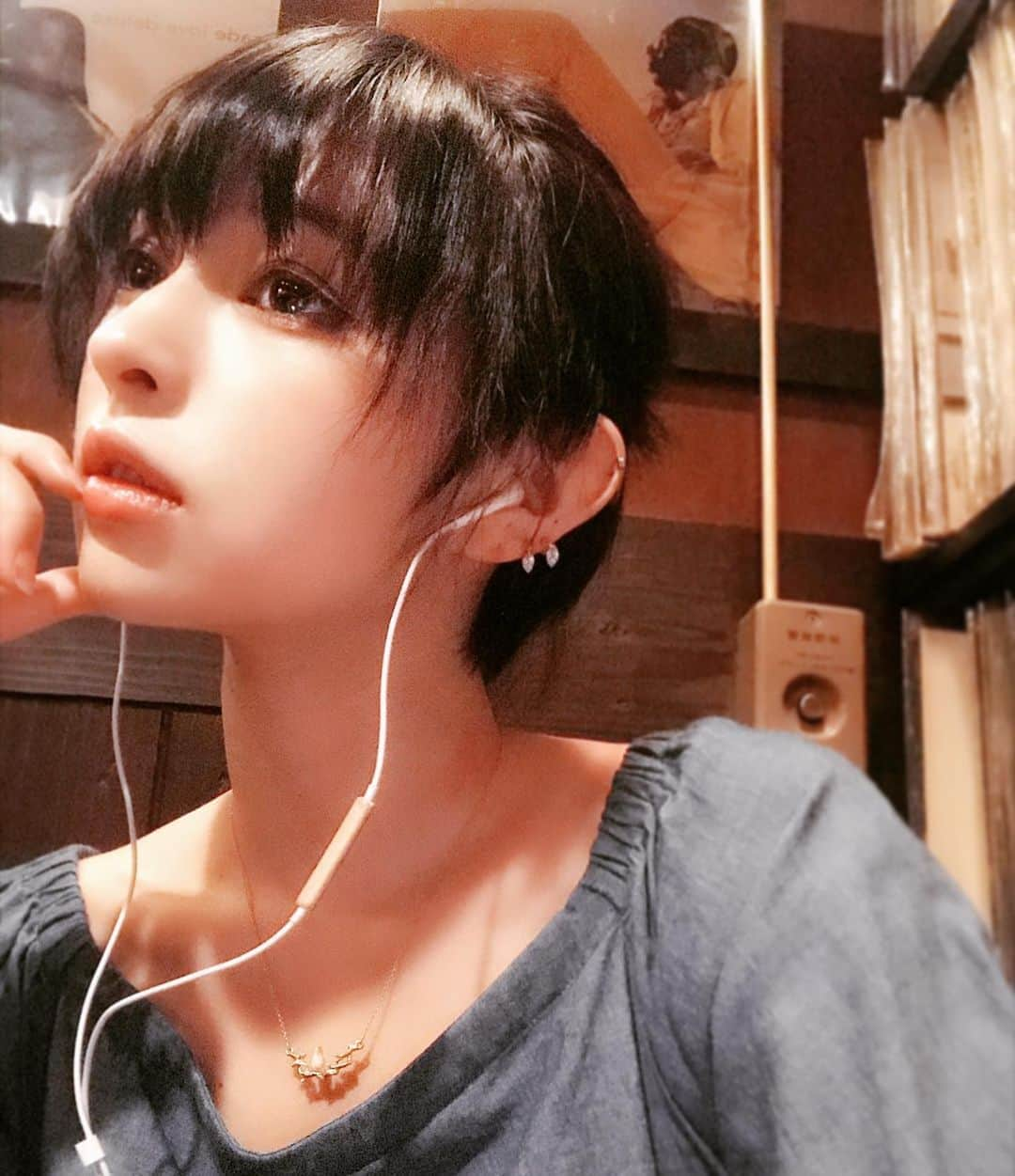 日南響子（珠麟）さんのインスタグラム写真 - (日南響子（珠麟）Instagram)「° これでもかと言わんばかりに キラキラを集めていた眼の日  苦しくなったら立ち止まっても良いと思います 旅をする鳥達にとって、羽休めは最も重要なのです。」6月10日 1時02分 - kyooko_hinami_official