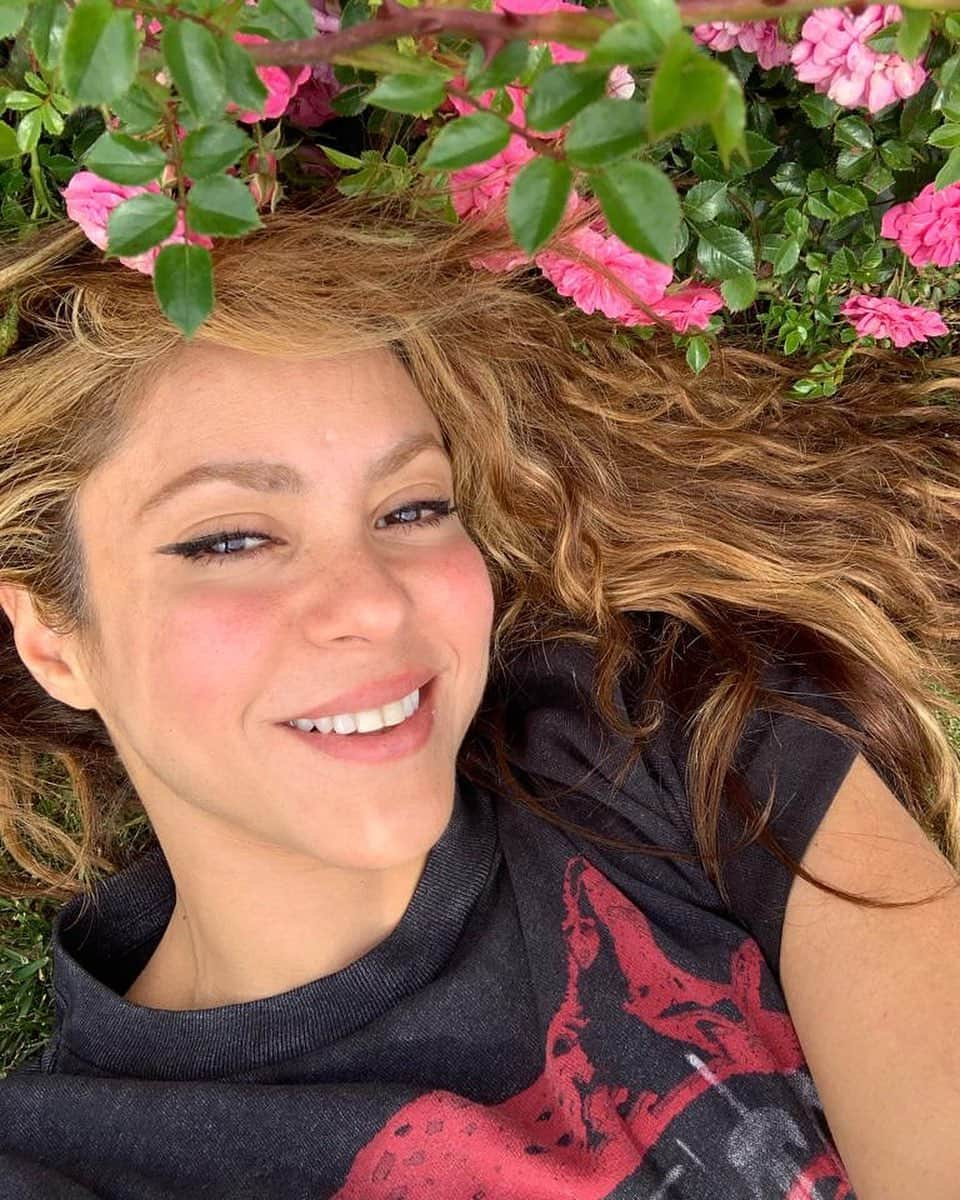 シャキーラさんのインスタグラム写真 - (シャキーラInstagram)「En paz / peace. Shak」6月10日 1時04分 - shakira