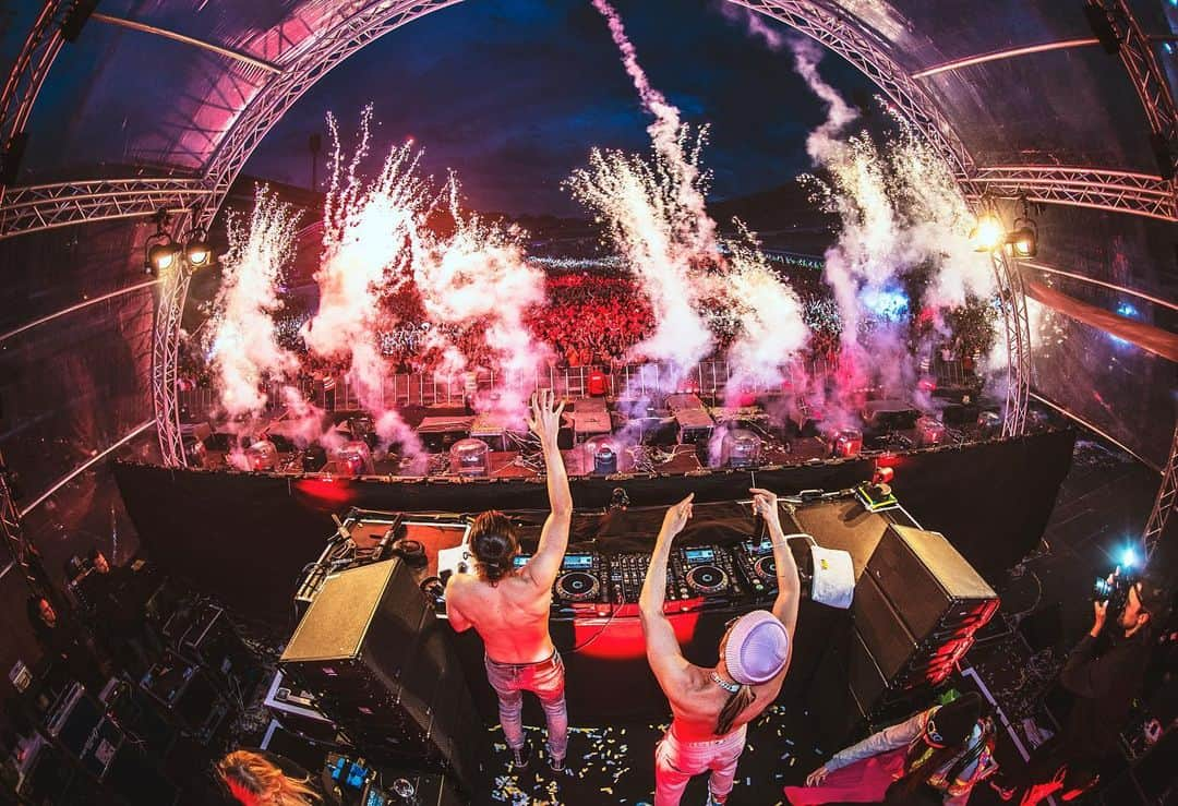 Dimitri Vegas & Like Mikeさんのインスタグラム写真 - (Dimitri Vegas & Like MikeInstagram)「Sweden, u guys went from 0 - 100 real quick 🔥💯❤️」6月10日 1時04分 - dimitrivegasandlikemike