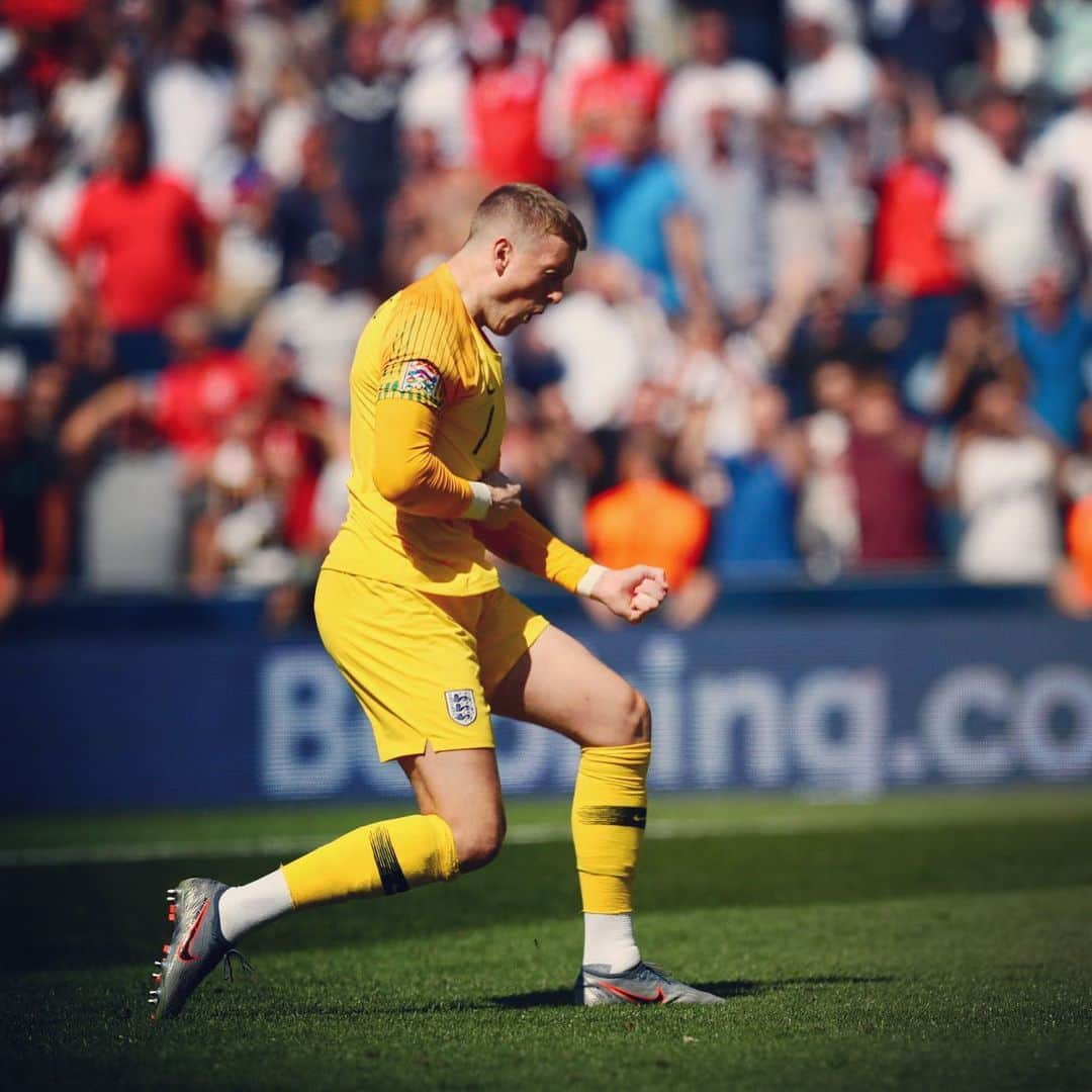 サッカー イングランド代表チームさんのインスタグラム写真 - (サッカー イングランド代表チームInstagram)「Scores penalties. Saves penalties. 😎」6月10日 1時04分 - england