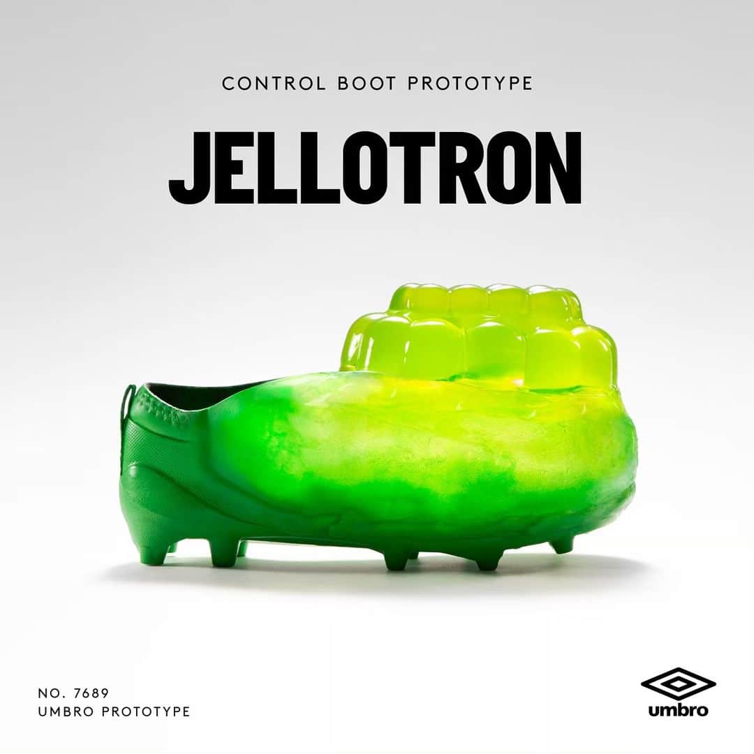 UMBROさんのインスタグラム写真 - (UMBROInstagram)「‘Jellotron’. Featuring high-tech gelatine components to soften the ball’s impact. . Coming soon. #UXAccuro #umbro #umbrofootball」6月10日 1時08分 - umbro