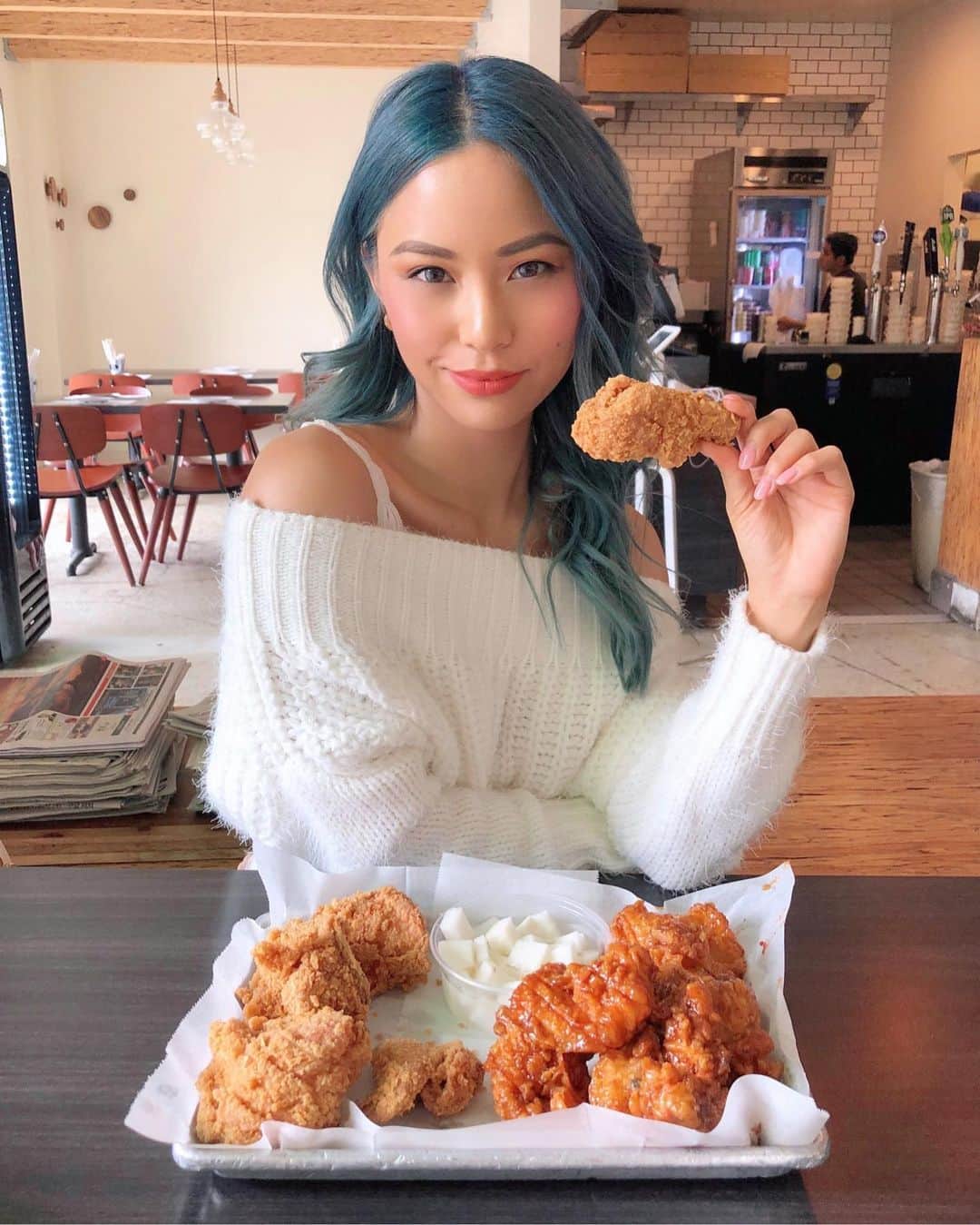 Yukiさんのインスタグラム写真 - (YukiInstagram)「Want a bite? #koreanfriedchicken #friedchicken」6月10日 1時08分 - yukibomb
