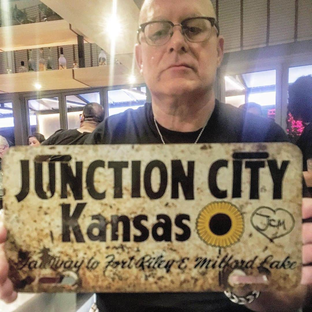 ジョン・キャメロン・ミッチェルさんのインスタグラム写真 - (ジョン・キャメロン・ミッチェルInstagram)「@vincetaj with an original #junctioncitykansas license plate “Gateway to Ft Riley and Milford Lake” where, respectively, I Iived and got stoned. We’ll be auctioning it off at @junctioncitymercantile Webshop - link in bio benefiting my Mom. Or well auction on stage this month at @townhallnyc Pride shows. #theoriginoflovetour. #hedwigandtheangryinch #hedwig」6月10日 1時10分 - johncameronmitchell