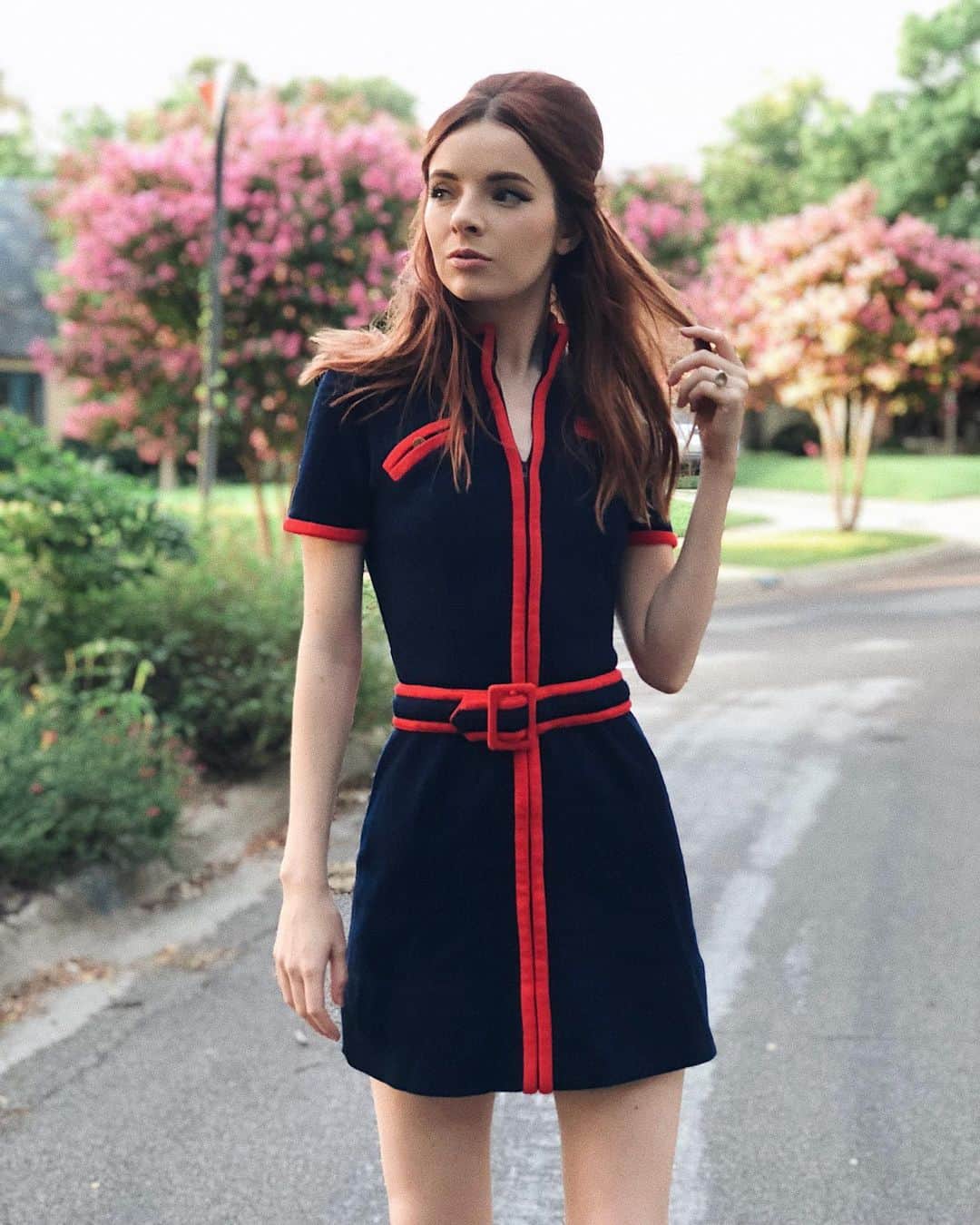 ジェーン・アルドリッジのインスタグラム：「I ~almost~ am ready to part with this dress (closet getting very full) but it’s just so Barbie flight attendant, I might not be able to give it up!」
