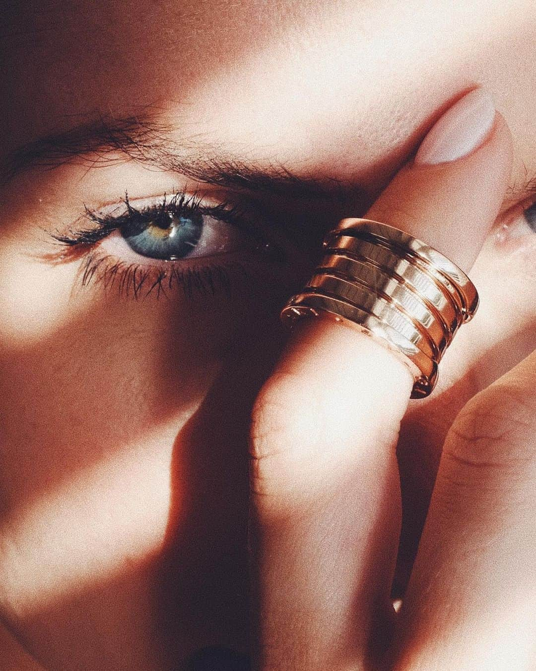 レナ・ゲルケさんのインスタグラム写真 - (レナ・ゲルケInstagram)「anzeige// Stay close to people who feel like sunlight #bzero1 @bulgariofficial」6月10日 1時25分 - lenagercke