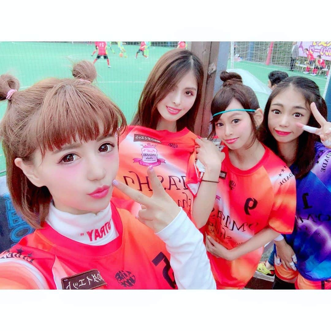 河西里音さんのインスタグラム写真 - (河西里音Instagram)「#芸能人女子フットサルリーグ  雨の中の御来場 誠にありがとうございました（*'∀'人）♥*+ ♡ 去年の9月からフットサルを始めて 初めて大会でゴールを 決めることができましたぁぁあ！！ しかもダイニングドライブシュート という結構遠めからのシュートで 入った時はホント信じられないくらい 嬉しくて涙しちゃいました😭😭😭 努力は報われるッ‼️ そぅ強く思った日でもあります！ ♡ 応援に来てくれたみんなの前で 生シュートをお届けすることができて 凄く嬉しかったです♪ 祝福の言葉もありがとう🧡 ♡ chulaはまだまだ弱小チームだけど 日々ちょっとづつではあるけど チーム力も高まってます♪♪ 何より今日の試合では 守備力が結構できたかなぁ？って🌈 ♡ ポジションも 変えたりして見たんだけど それも良かったのかなぁ？ って思ったのだけど どぅだったかなぁ？💭💬🙄 ♡ 結果はまだまだついてこないけど これからもヒヨコ組chula 力を合わせて頑張ります💪🏻✨ ♡ ホントに声援が力になりました！ みんなありがとう🙏🏻❤ 雨凄かったから みんな風邪ひかないようにネ🦋✨ #OMIASHIchula #chula #リーグ戦 #futsal #初ゴール #大会 #負けない気持ち #雨 #rainday #背番号5 #絆 #信じる心 #仲間 #初勝利 #初ゴール #感動 #優勝した並に喜んだ w #chula初の一勝」6月10日 1時40分 - rion_kasai