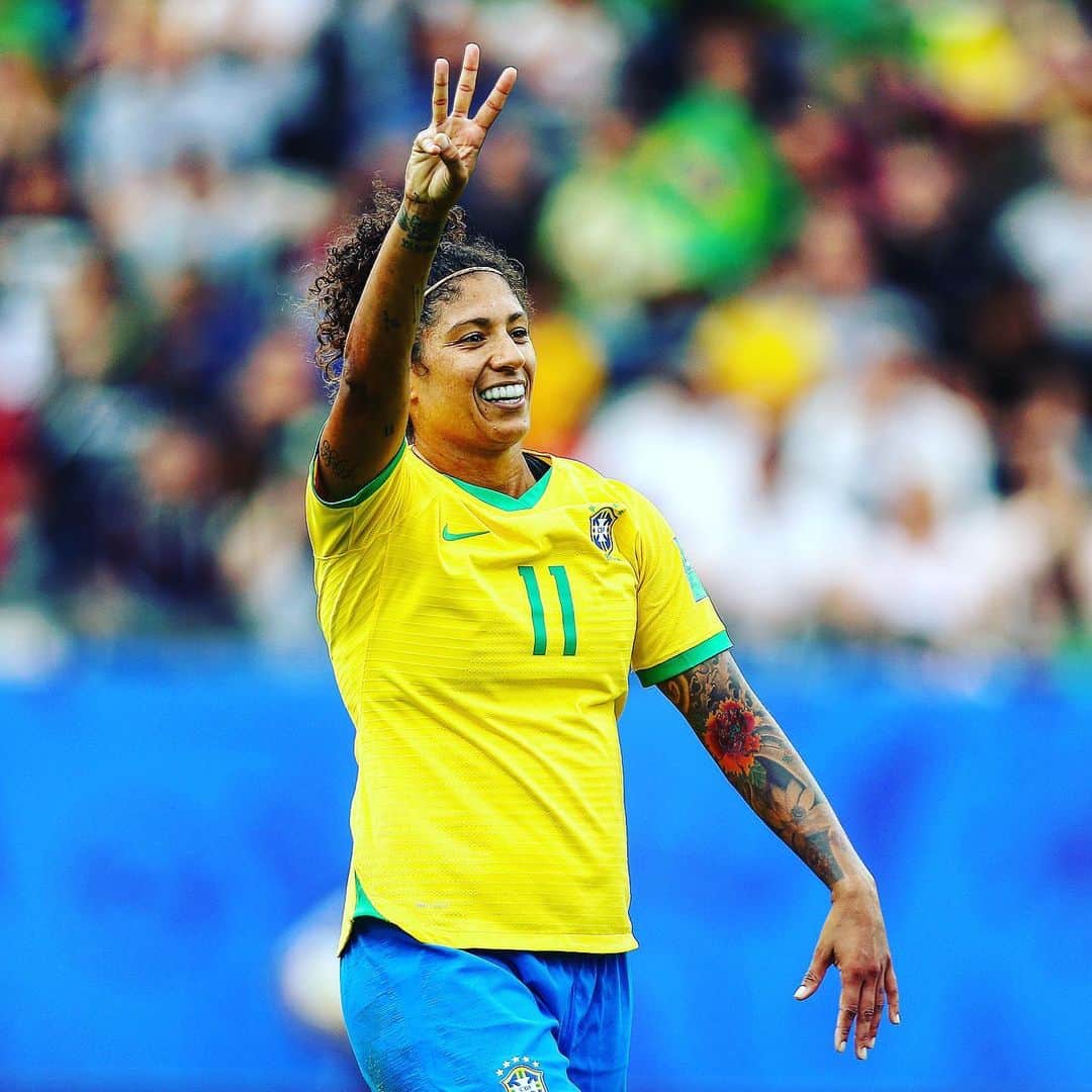 FIFAワールドカップさんのインスタグラム写真 - (FIFAワールドカップInstagram)「CRISTIAN(3) ⚽️⚽️⚽️ A solid victory for 🇧🇷 #Brazil and a hat-trick for @crisrozeira in their opening 🇫🇷🏆 #FIFAWWC match. #BRAJAM #DareToShine #Grenoble」6月10日 1時43分 - fifaworldcup