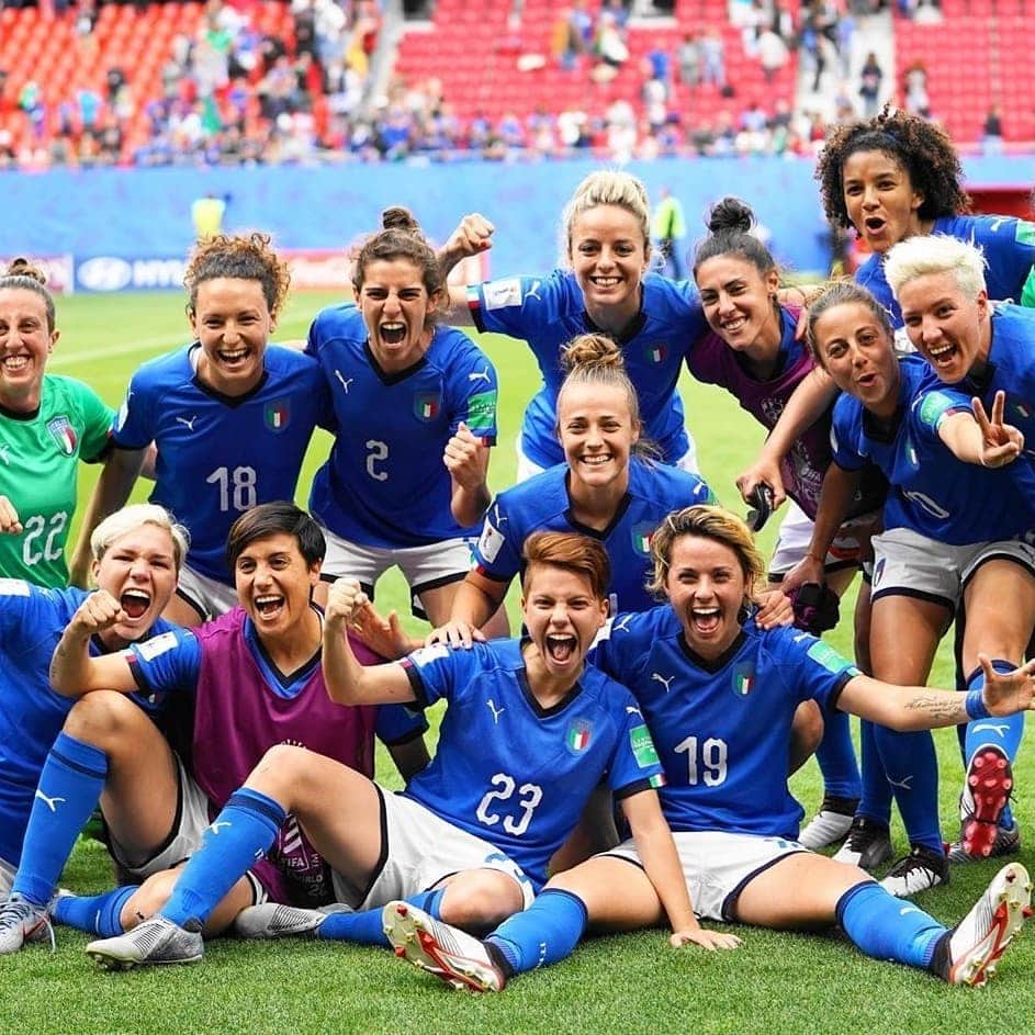 ACFフィオレンティーナさんのインスタグラム写真 - (ACFフィオレンティーナInstagram)「Brave ragazze!! ITALIA 2 AUSTRALIA 1 Esordio vincente al mondiale femminile brave anche le nostre #ViolAzzurre | Well done, girls!  ITALY 2 AUSTRALIA 1 Italy Women win their opening game at the World Cup!  #RagazzeMondiali #AliaGuagni #AliceParisi #IlariaMauro #ElenaLinari」6月10日 1時59分 - acffiorentina