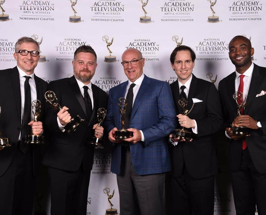 ポートランド・トレイルブレイザーズさんのインスタグラム写真 - (ポートランド・トレイルブレイザーズInstagram)「HUGE congrats to our Blazers broadcast team who won a NW Emmy last night for “Best Sports Program, Live Event or Game.” 👏🏆」6月10日 2時11分 - trailblazers