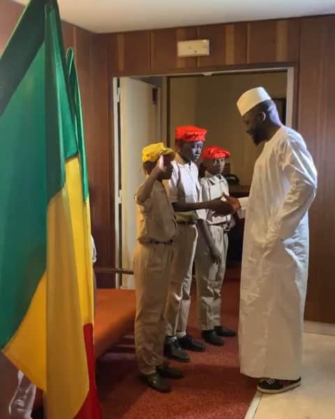 ワイクリフ・ジョンのインスタグラム：「Tell the children the truth 🇲🇱welcome to Mali 🇲🇱 teach us to love and we will love teach us to hate and we will hate but always remember love will conquer hate  God is Great」