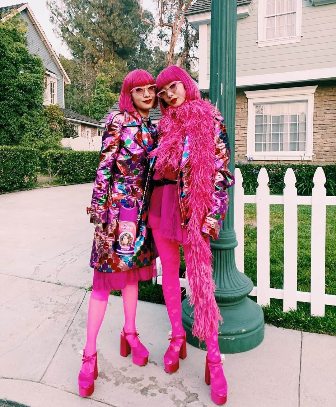 AMIさんのインスタグラム写真 - (AMIInstagram)「@moschino resort Collection in LA💖💕💘🌸 #MOSCHINO #pinktwins」6月10日 13時06分 - amixxamiaya