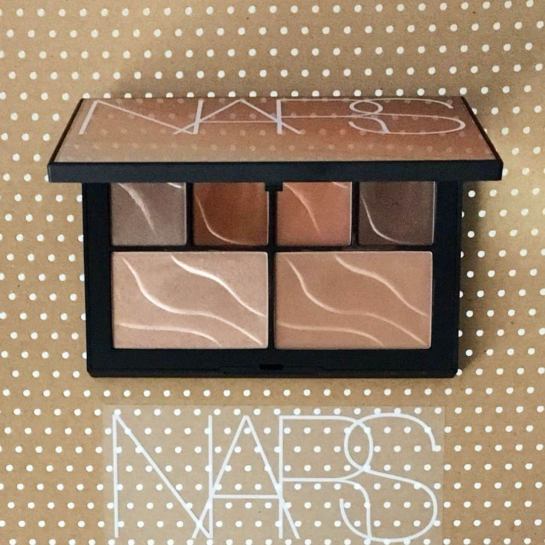 ISETAN MiRRORさんのインスタグラム写真 - (ISETAN MiRRORInstagram)「. . 2019年6月14日  数量限定発売 . . SUMMER 2019 EDIT HEAT OF THE NIGHT . , 【NARS】サマーライツ フェースパレット . . 肌にあたたかみと輝きを加える限定フェイスパレット。 . . #isetanmirror #イセタンミラー #nars #ナーズ #summer2019edit #サマーライツフェースパレット  #フェースパレット #ハイライト #チーク #アイシャドウ #6月14日発売 #数量限定 #cosme #cosmetics #コスメ #コスメティクス #化粧品 #make #makup #メイク #メイクアップ #ナーズ取り扱い店舗はイセタンミラーhpをご覧ください  #コスメ好きさんと繋がりたい  #メイク好きな人と繋がりたい」6月10日 13時10分 - isetanmirror