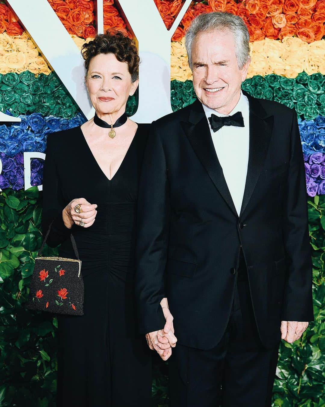 マイケルコースさんのインスタグラム写真 - (マイケルコースInstagram)「Date night: Annette Bening in #MichaelKorsCollection with husband Warren Beatty at the #TonyAwards. #FameFrames」6月10日 11時40分 - michaelkors