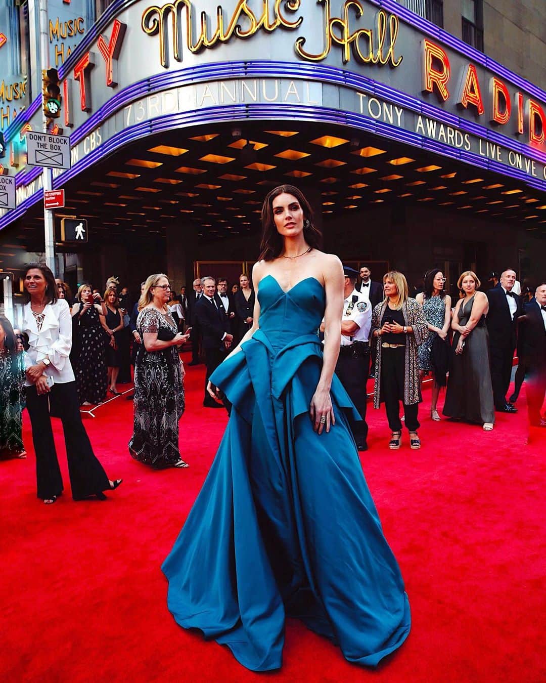 ヒラリー・ローダのインスタグラム：「Is there anywhere else where you have that much talent in one room? I don’t think so! Such an entertaining and inspiring night at the #tonyawards with @cristinaottaviano ♥️」