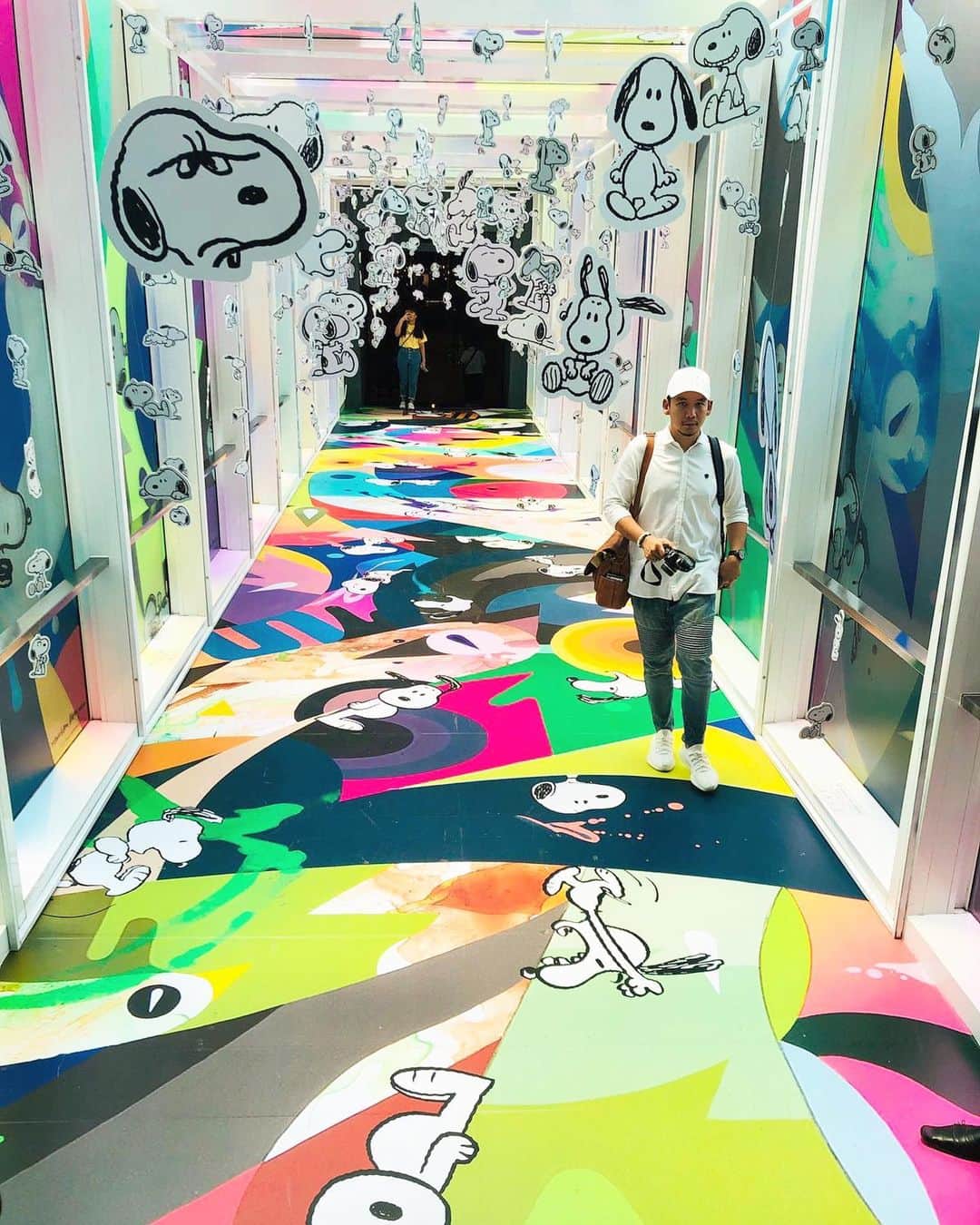 松山智一のインスタグラム：「Happening tomorrow in Bangkok #sneakpeak #peanutsGlobalArts @snoopygrams  バンコクから🐶」