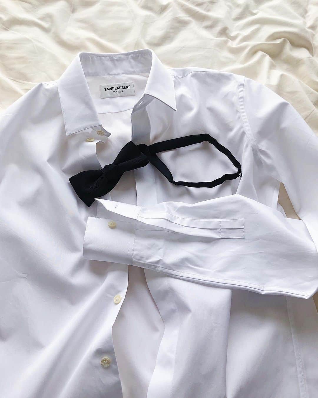 片山良平のインスタグラム：「大切な日👔 新しいシャツとボウタイおろしました🙋‍♂️ #saintlaurent #結婚式」