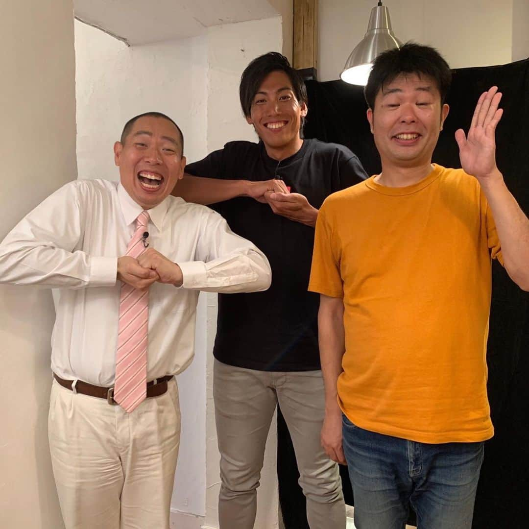 越川優さんのインスタグラム写真 - (越川優Instagram)「【番組出演の告知】 本日、6月10日（月）19:00〜 日本テレビ「有吉ゼミ」が放送されます。  デカ盛りコーナーにて、ギャル曽根さん、カズ山本さん(元プロ野球選手)、巻さん(元サッカー日本代表)、レギュラーさんとともに巨大親子丼に挑戦しています！！ ぜひご覧ください😊 #日本テレビ #有吉ゼミ  カズ山本さんとだけ、写真撮れなかった…  #横浜メディカルグループ 所属  #ymg  #hrdエンジニア株式会社  #加賀電子株式会社  #株式会社朋栄社  #和興通信工業株式会社  #株式会社かとり  #株式会社デューク  #エルバランスアイズ  #株式会社ドリームオンライン  #gallery2  #claudiopandiani  #volleyballjunky  #ルックスオティカジャパン  #luxotticajapan  #oakley  @oakleyjapan  #有限会社ベストパフォーマンス  @best.performance2002  #酒井医療株式会社  #カラダファクトリー  @platform1440  #越川優  #yukoshikawa  #beachvolleyball  #ビーチバレー  #tokyo2020」6月10日 12時02分 - yu_koshikawa