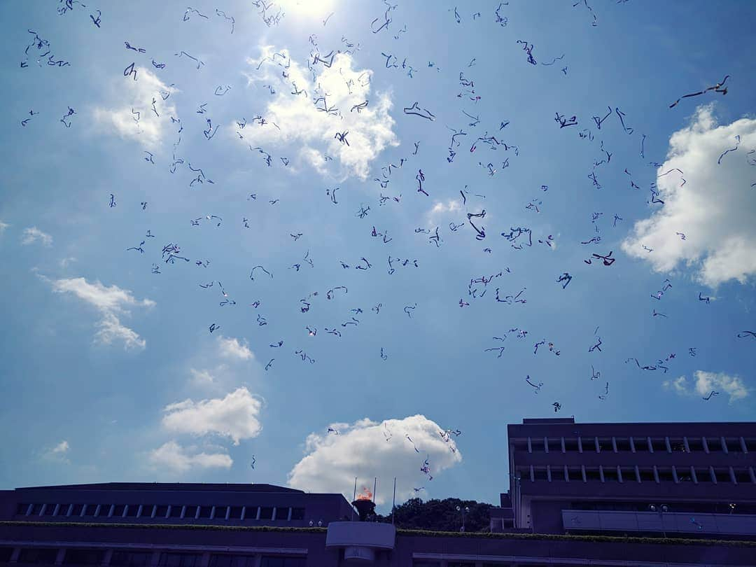 日本工学院さんのインスタグラム写真 - (日本工学院Instagram)「体育祭の一幕！めっちゃキラキラ空綺麗だぁ！！ <学生投稿写真>  #日本工学院 #nihonkogakuin #専門学校 #日本工学院八王子専門学校 #日本工学院専門学校 #工学院 #学生投稿写真 #体育祭 #アオハル#あおはる #応援ありがとうございました！ #ダレカニミセタイソラ #fav_skies #gf_skies #青空 #雲と空 #お祭り気分 #シャカシャカ　の名前は#何？ #今日だけは #パリピ女子 #パリピ男子」6月10日 12時03分 - nihonkogakuin