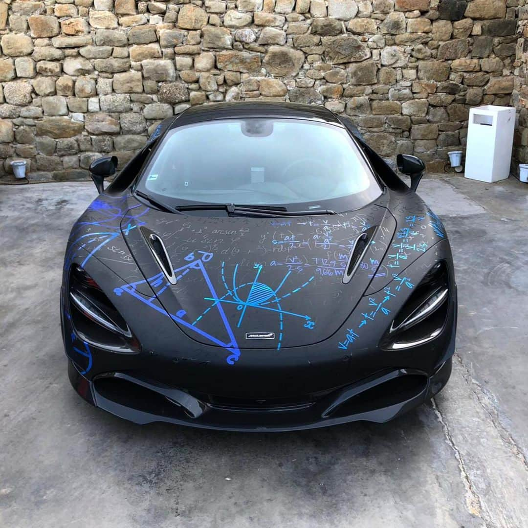 CARLiFESTYLEさんのインスタグラム写真 - (CARLiFESTYLEInstagram)「What do you think of this wrap by @jcartu ? #Gumball3000 @jcartu」6月10日 12時03分 - carlifestyle