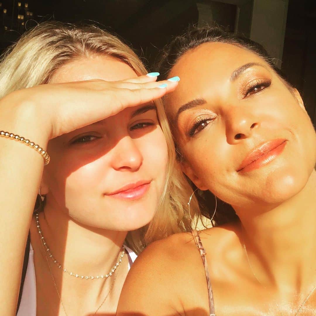 のインスタグラム：「Me and my fave human... Vacay bound and down for sand & sun🎉 @topteentraveler #theBean #happysummer😃  Revisiting the hotel where  Kaya took her first steps 16 years ago.  Damn man, Father Time is a speed demon 😫」
