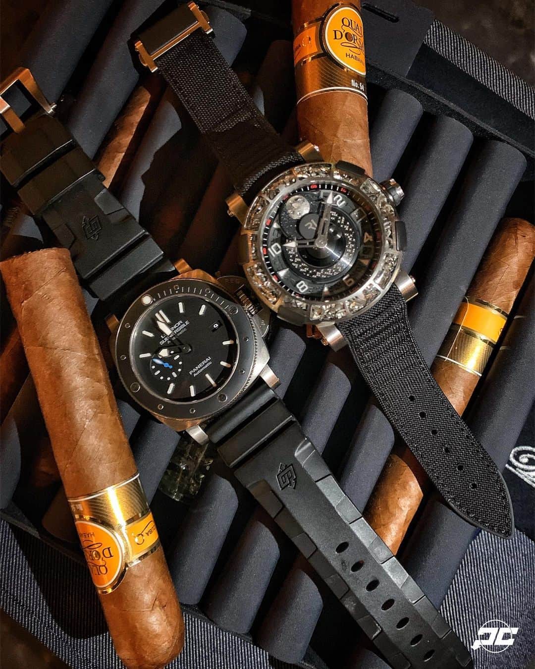 パネライのインスタグラム：「Always a great time hanging with my brother from Dubai @mrpinglife visiting Texas for the first time. He’s always bringing the heat. #Panerai #PAM1389 Titanium Submersible and the @rjxwatches Moon Watch. @marcotedeschi #paneraicentral」