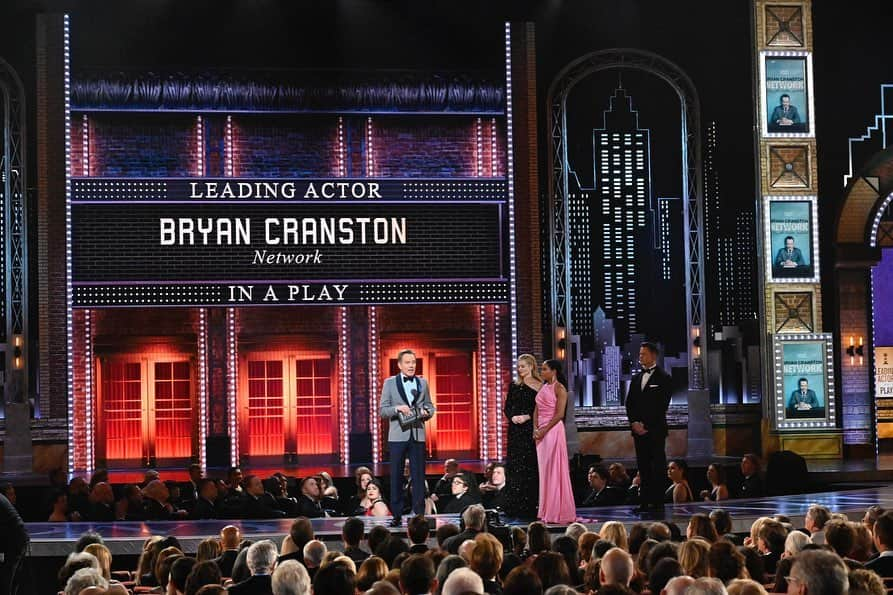 CBSさんのインスタグラム写真 - (CBSInstagram)「Congratulations to @bryancranston on his Best Leading Actor in a Play win for his performance in @NetworkBway. #TonyAwards」6月10日 12時18分 - cbstv