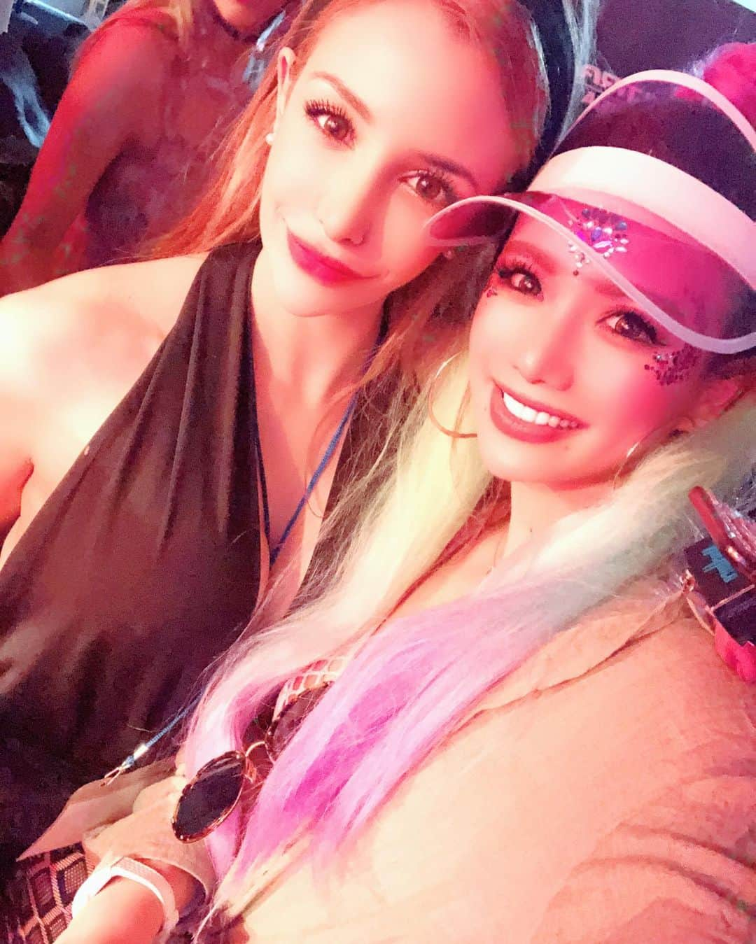 皇咲あゆさんのインスタグラム写真 - (皇咲あゆInstagram)「． ． タイプすぎる可愛すぎる敵わん😫😩❤️💜💙💚🧡💛 フランス🇫🇷のモデルさん❤︎lovely uuu❤︎ ． #myglobalfriends#UMFkorea#modelfriend#🇫🇷」6月10日 12時11分 - sally.0970