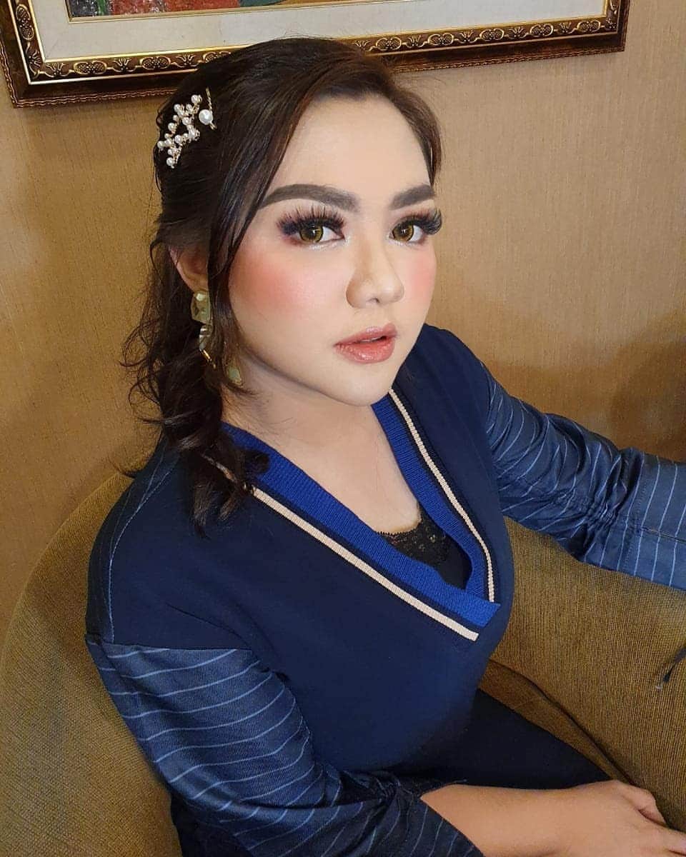 Vicky Shuさんのインスタグラム写真 - (Vicky ShuInstagram)「Sabtu sore di Acara launching @tehsejenak Solo.  Make up by si cantik @makeupbyprisca ❤」6月10日 12時26分 - vickyshu