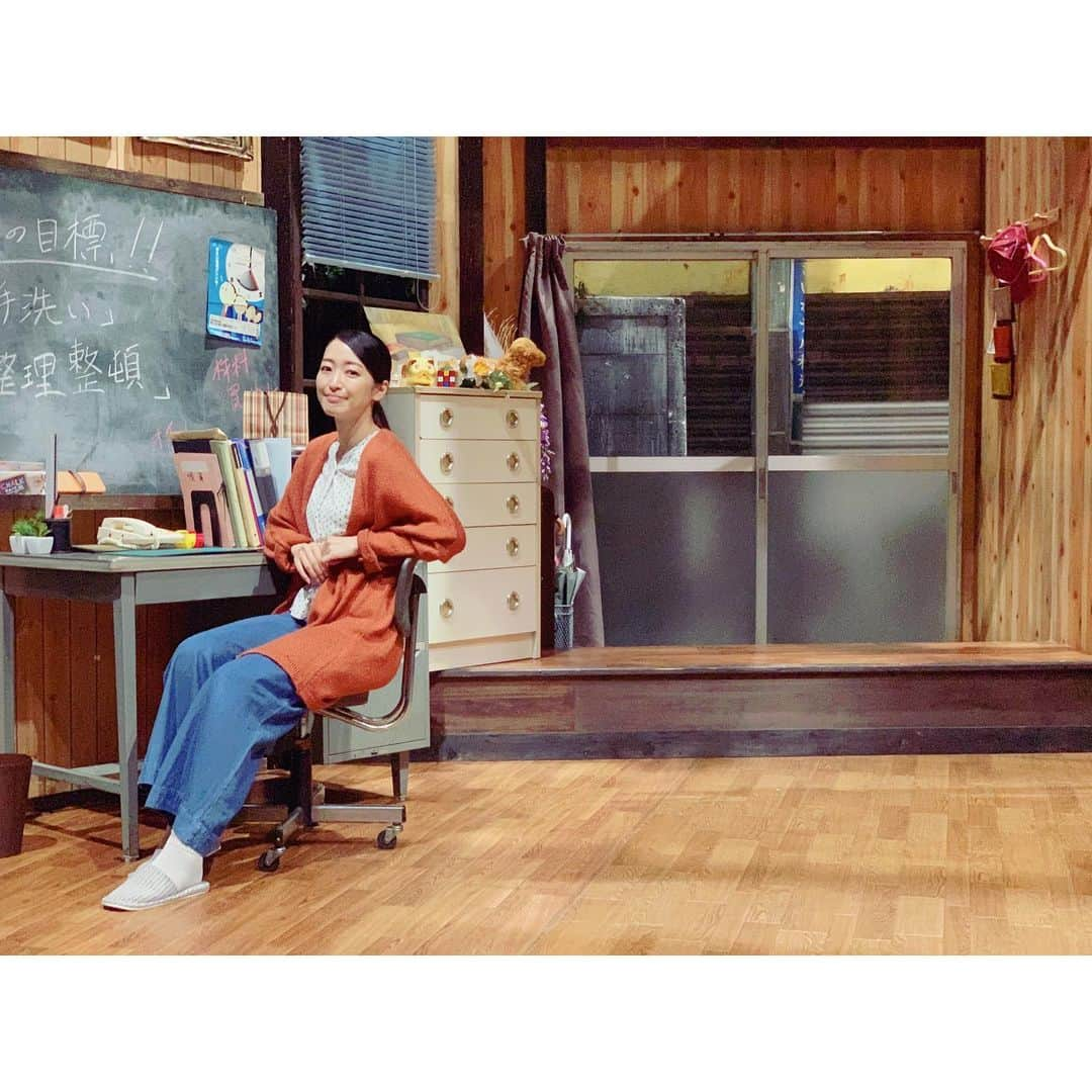 上野なつひさんのインスタグラム写真 - (上野なつひInstagram)「昨日舞台「a novel文書くshow」 無事大阪で大千穐楽を迎えました。 この作品、キャスト、お客様に出逢えて本当感謝です。 家族や大切な人を今のこの瞬間大事だと伝えたり改めて気づかせてくれてこんな毎日自然と感情溢れる舞台って無かったかもな。  自分がこの役を出来るか幕があくまで模索してかなり悩んでいましたが家族がいて「姉ちゃん」を演じれたんだなと終わってから感じてます。 弟、西銘駿君とは色んな感情が溢れていて。 可愛くて愛嬌があり人間性がステキな弟のお陰で私があったなと。 秘話をヒツワと読んだり。 大所帯を大渋滞と読んだり。笑 本当いつも笑わせてくれて可愛い弟です◟̆◞̆* 毎日賑やかで楽しい家族、皆のお陰で「姉ちゃん」が演じられました。  また新しい仲間、家族が増えていい旅公演でした！！ そして暖かいお客様に感謝です！  さぁーーー！また次のステップへ!! #anovel文書くshow  #ブンカクショー #zlion  #共演者ですが家族 #こんな風に思えるなら役者って楽しい #家族の大事さを #大切な人へ思いを伝える大事さ #気づかせてくれる #心温まる作品 #沢山ありがとう #長嶋有希  #姉さん」6月10日 12時29分 - natsuhi