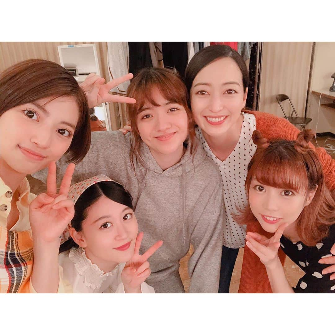 上野なつひさんのインスタグラム写真 - (上野なつひInstagram)「昨日舞台「a novel文書くshow」 無事大阪で大千穐楽を迎えました。 この作品、キャスト、お客様に出逢えて本当感謝です。 家族や大切な人を今のこの瞬間大事だと伝えたり改めて気づかせてくれてこんな毎日自然と感情溢れる舞台って無かったかもな。  自分がこの役を出来るか幕があくまで模索してかなり悩んでいましたが家族がいて「姉ちゃん」を演じれたんだなと終わってから感じてます。 弟、西銘駿君とは色んな感情が溢れていて。 可愛くて愛嬌があり人間性がステキな弟のお陰で私があったなと。 秘話をヒツワと読んだり。 大所帯を大渋滞と読んだり。笑 本当いつも笑わせてくれて可愛い弟です◟̆◞̆* 毎日賑やかで楽しい家族、皆のお陰で「姉ちゃん」が演じられました。  また新しい仲間、家族が増えていい旅公演でした！！ そして暖かいお客様に感謝です！  さぁーーー！また次のステップへ!! #anovel文書くshow  #ブンカクショー #zlion  #共演者ですが家族 #こんな風に思えるなら役者って楽しい #家族の大事さを #大切な人へ思いを伝える大事さ #気づかせてくれる #心温まる作品 #沢山ありがとう #長嶋有希  #姉さん」6月10日 12時29分 - natsuhi