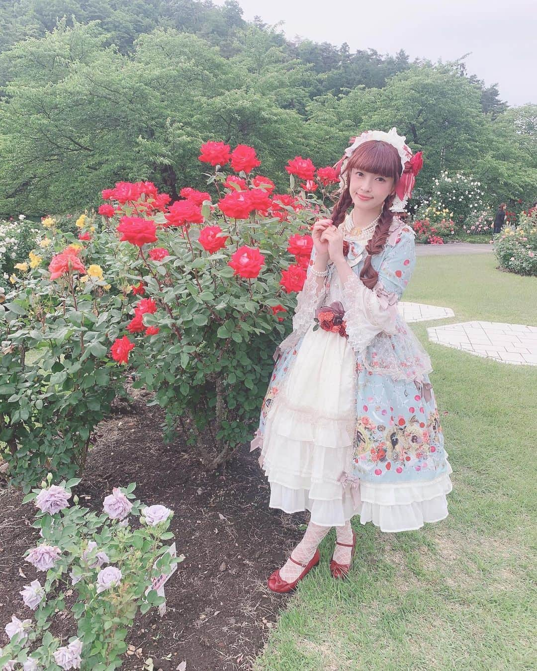 青木美沙子さんのインスタグラム写真 - (青木美沙子Instagram)「東沢バラ公園のバラ綺麗だった🌹 #東沢バラ公園 #山形 #青木美沙子と山形さんぽ」6月10日 12時32分 - misakoaoki